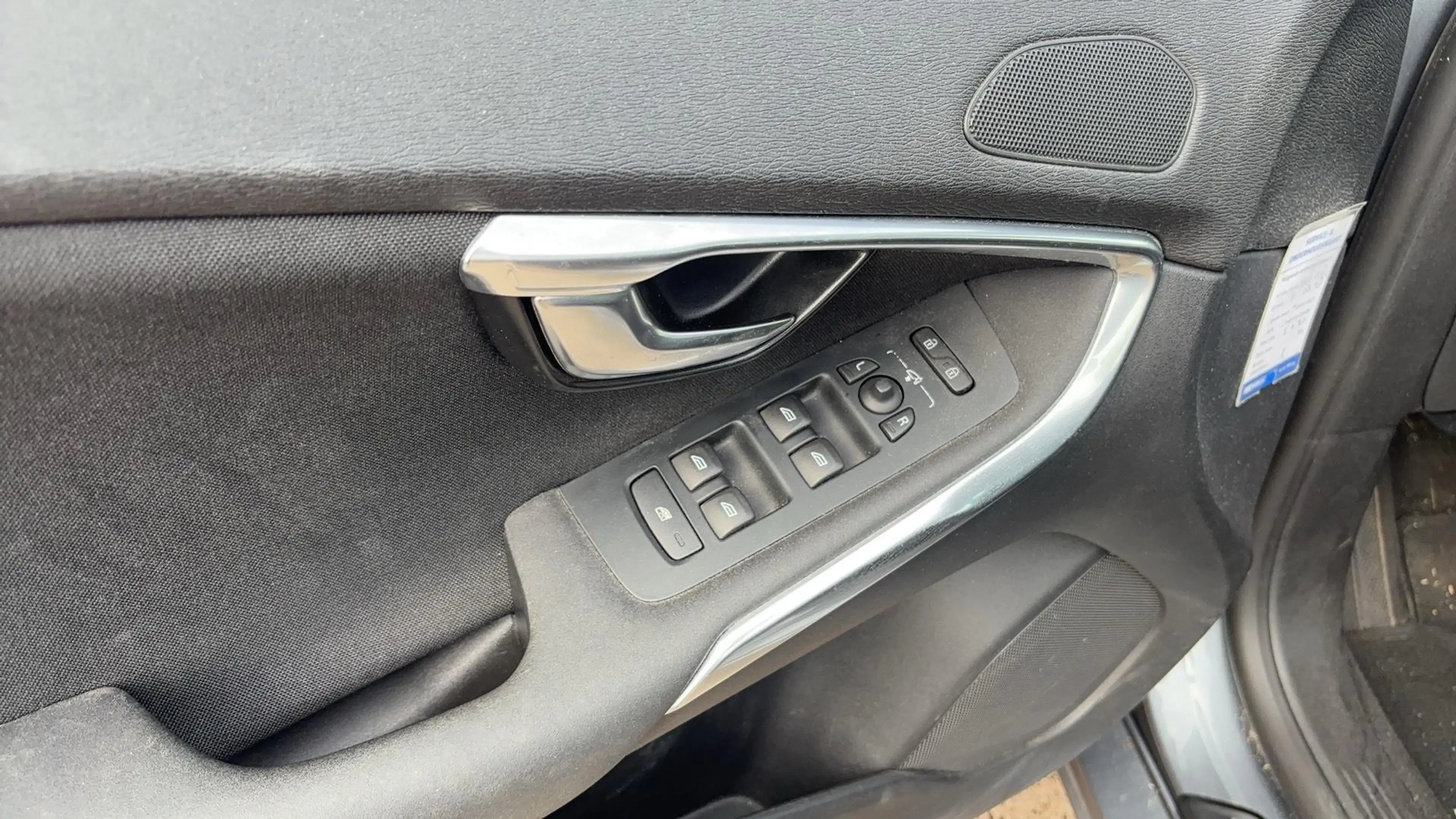 Volvo V40 2.0 D2 Nordic+ NWE D-RIEM / TREKHAAK / STANDKACHEL — photo 5