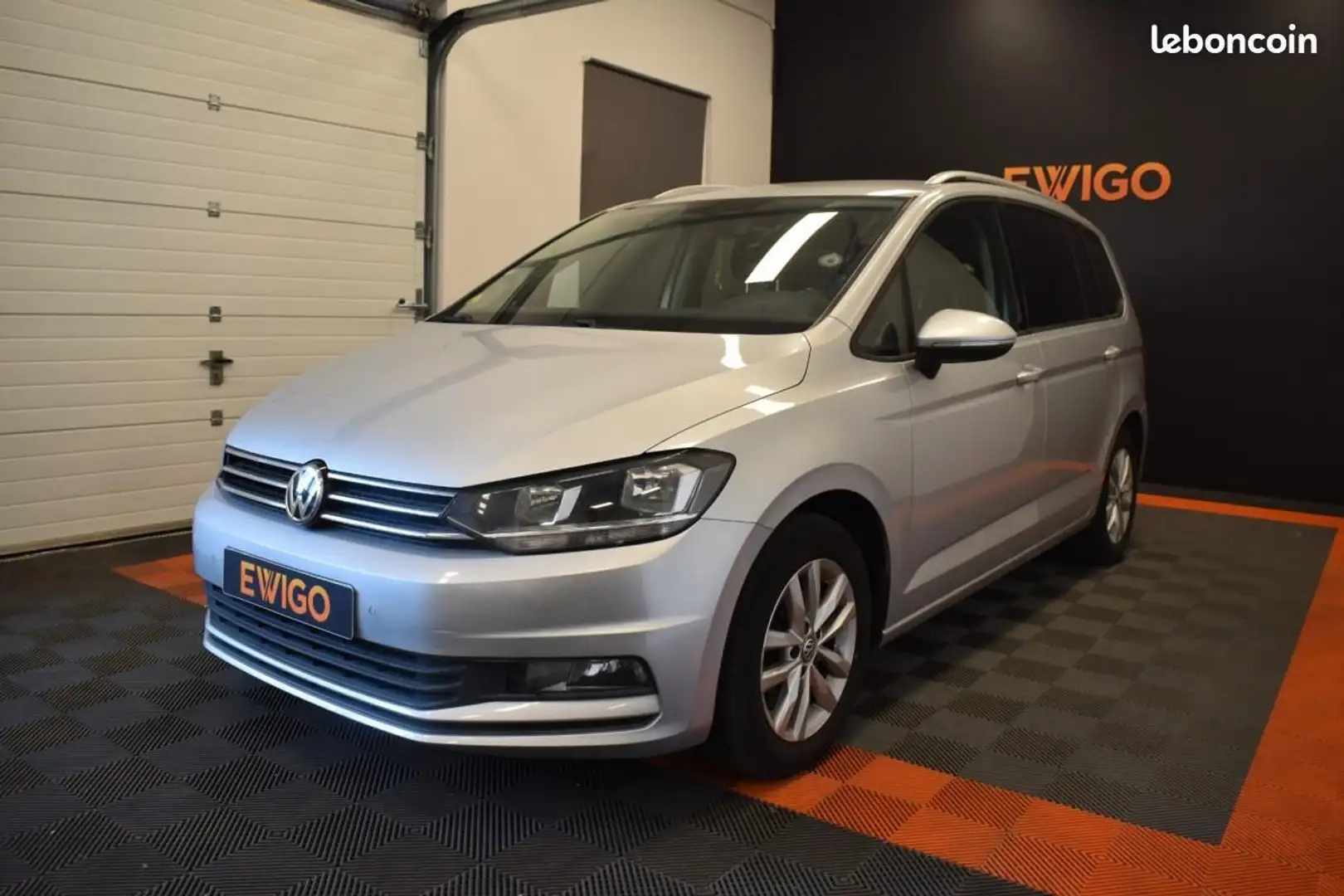 Volkswagen Touran 1.6 TDI 110ch BLUEMOTION 7 PLACES CAMERA GPS SUIVI Gris - 2