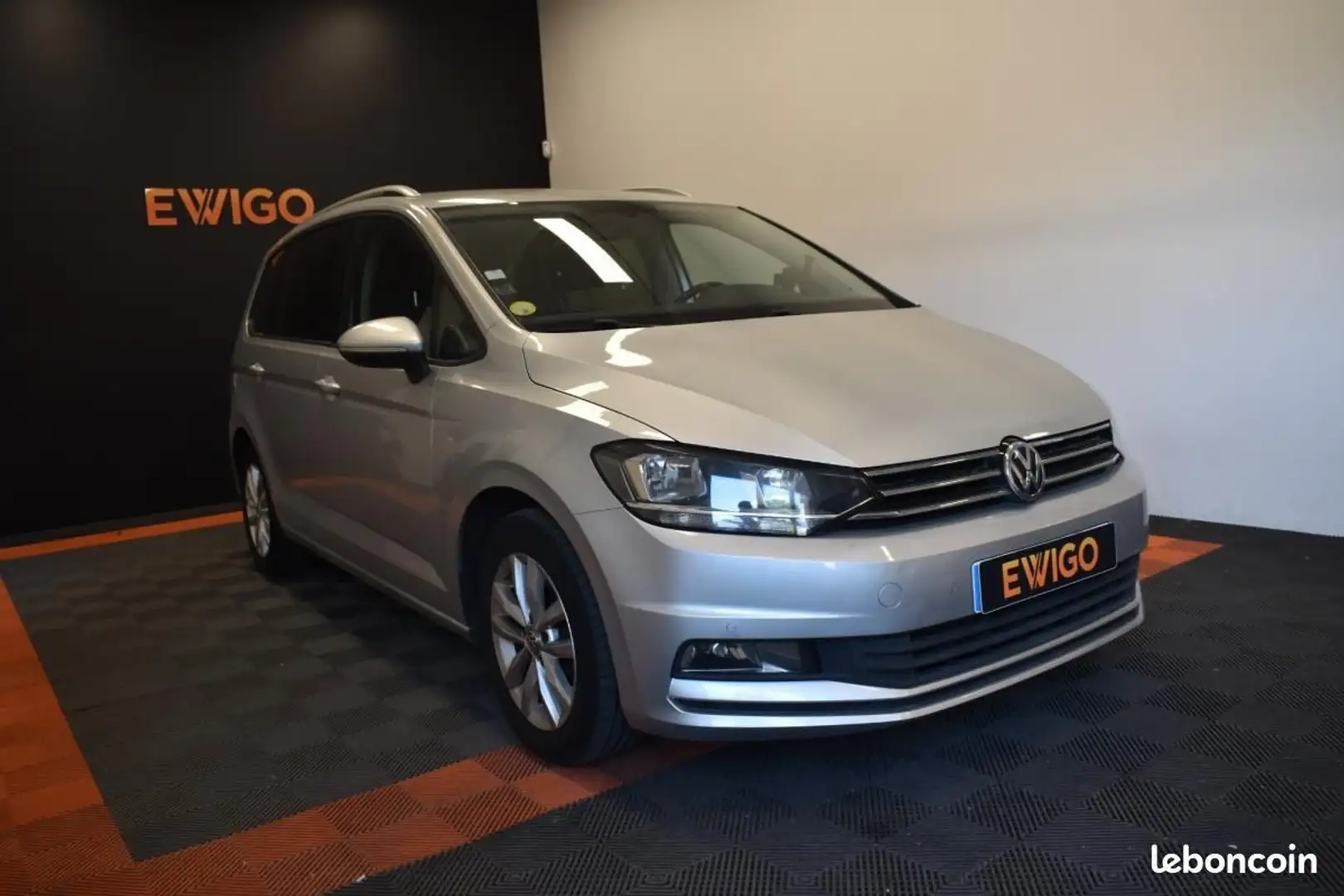 Volkswagen Touran 1.6 TDI 110ch BLUEMOTION 7 PLACES CAMERA GPS SUIVI Gris - 1