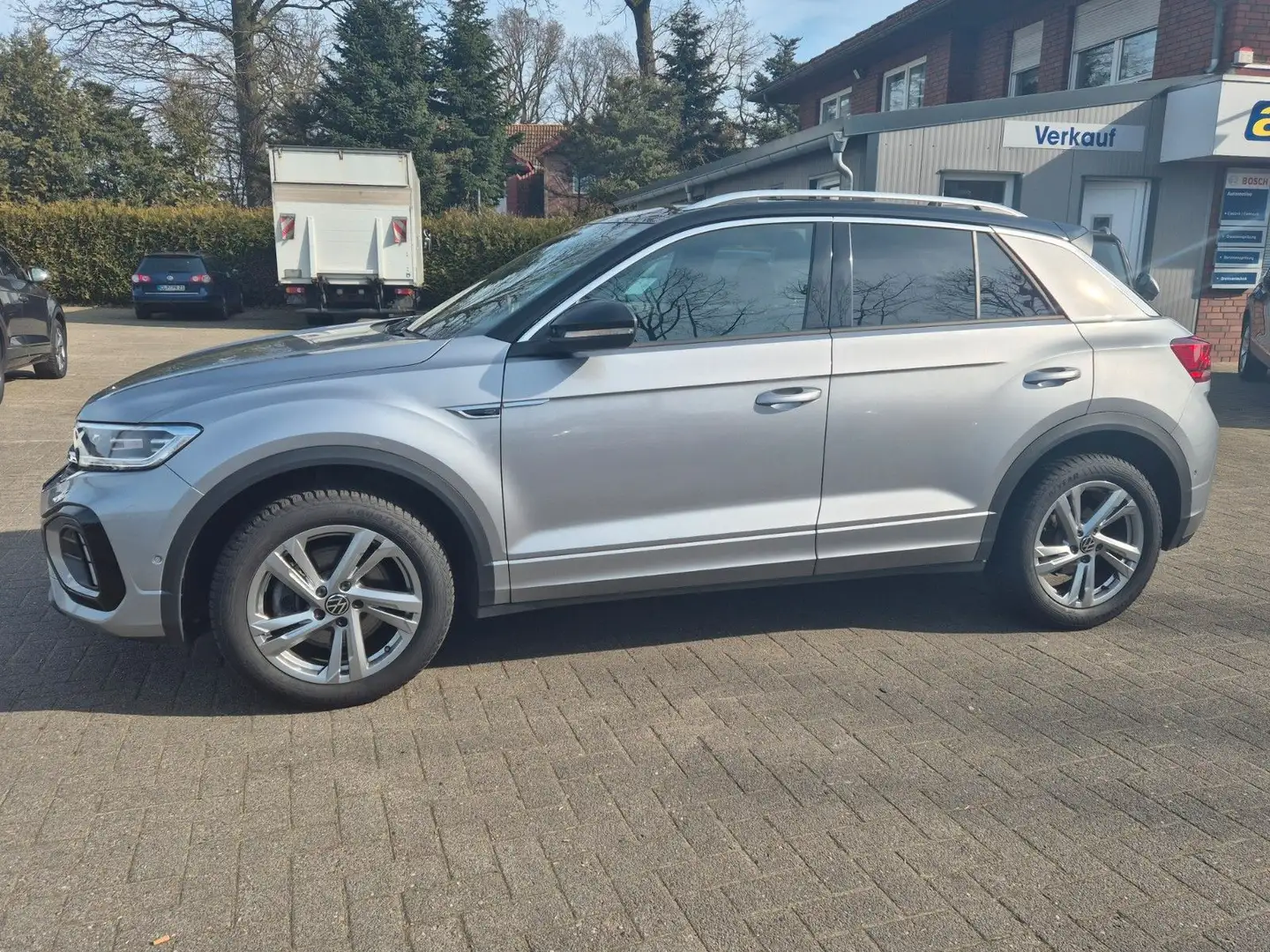 Volkswagen T-Roc 2,0 TDI R-Line DSG NAV/ APP / AHK / KAMERA Silber - 1