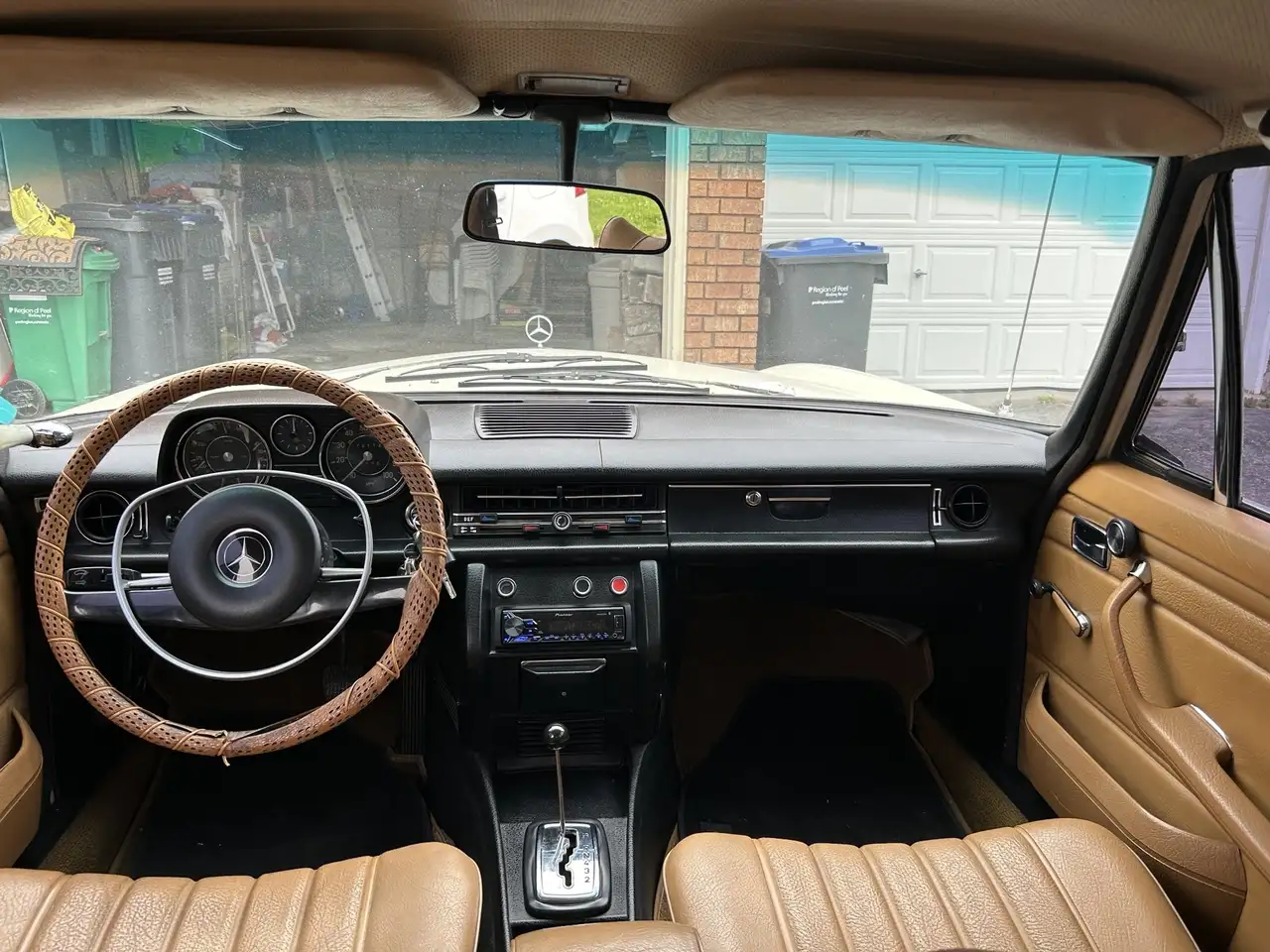 Mercedes-Benz 220 снимка Mercedes-Benz 220
