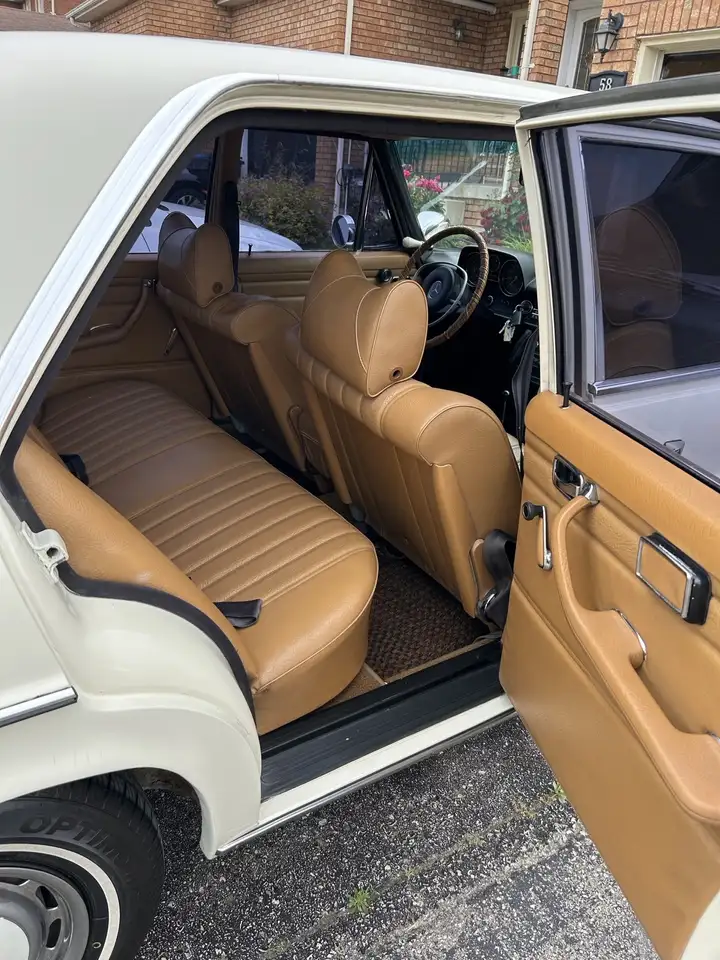 Mercedes-Benz 220 снимка Mercedes-Benz 220