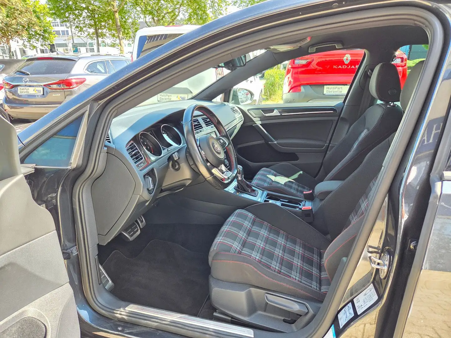 Volkswagen Golf VII GTI Perf. BMT DT.FZG 2.HD 8xALU DCC Grau - 2