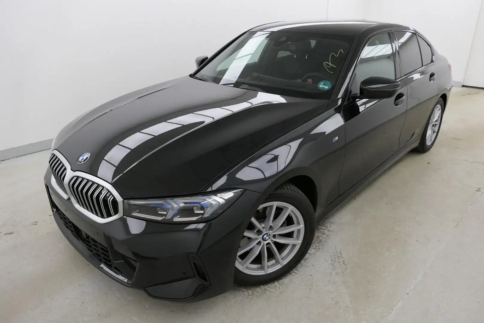 BMW 320 d xDrive Limosine M-Sport AHK HuD KoZg eSitze Noir - 1