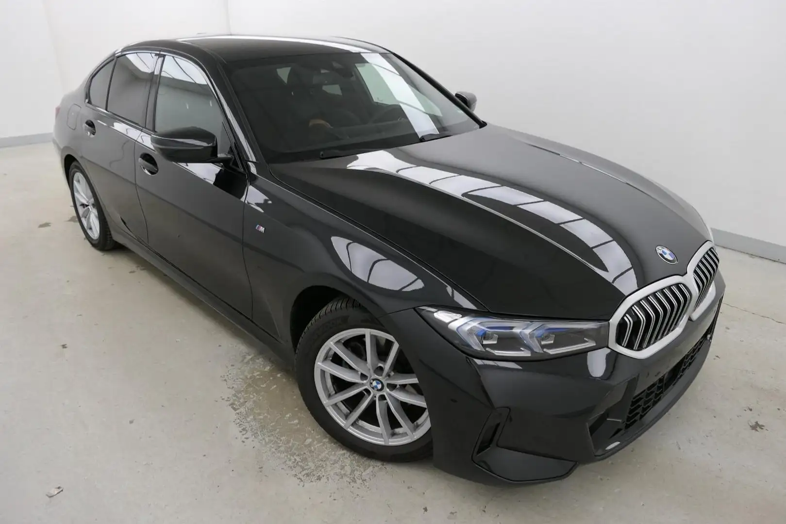 BMW 320 d xDrive Limosine M-Sport AHK HuD KoZg eSitze Noir - 2