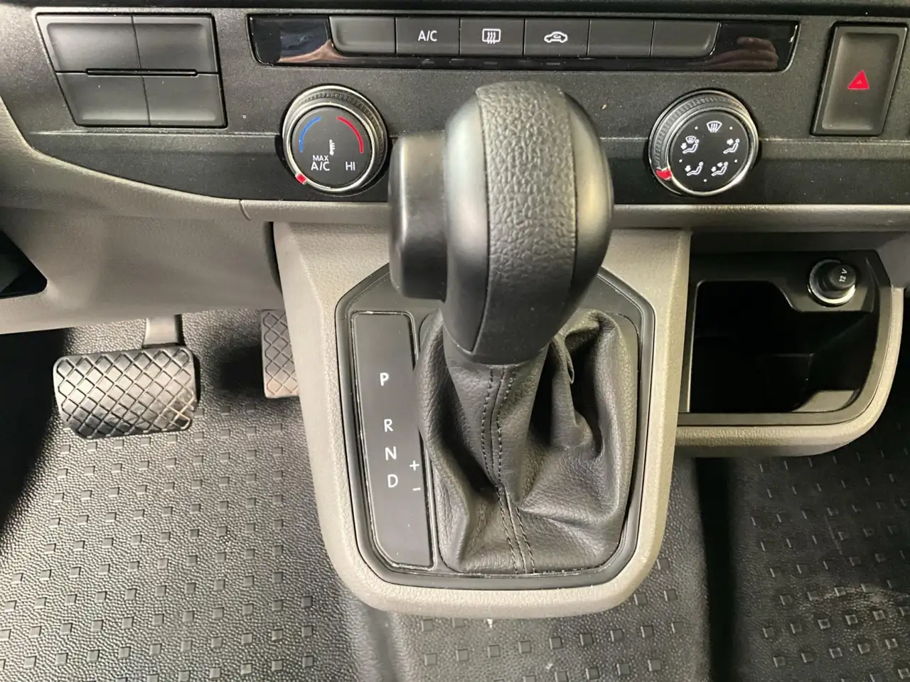 Volkswagen T6.1 Caravelle Comfortline-lang+DSG+9Sitze+AHK 12