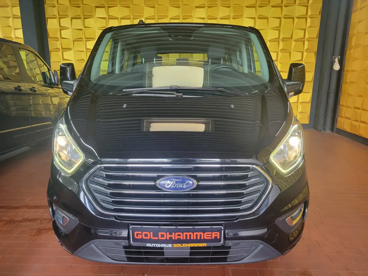 Ford Tourneo Custom L1 KAMERA/NAV/SPUR/8-S Schwarz - 1