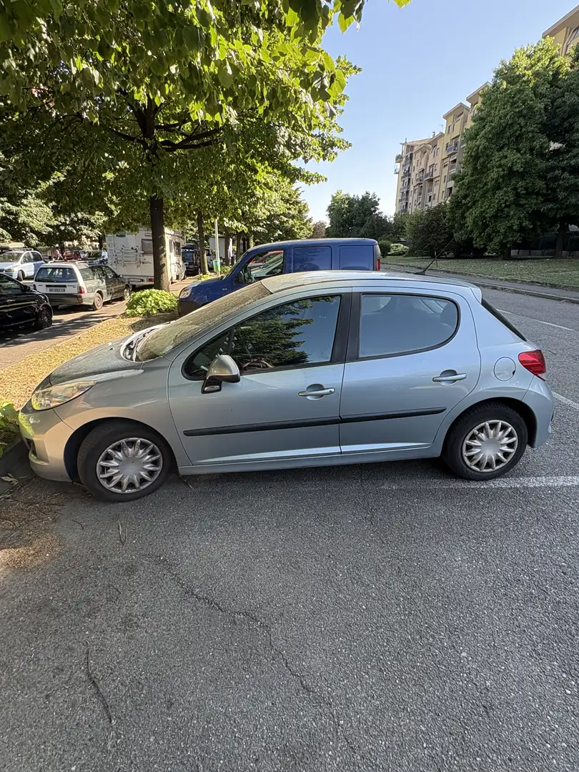 Peugeot 207 - 1