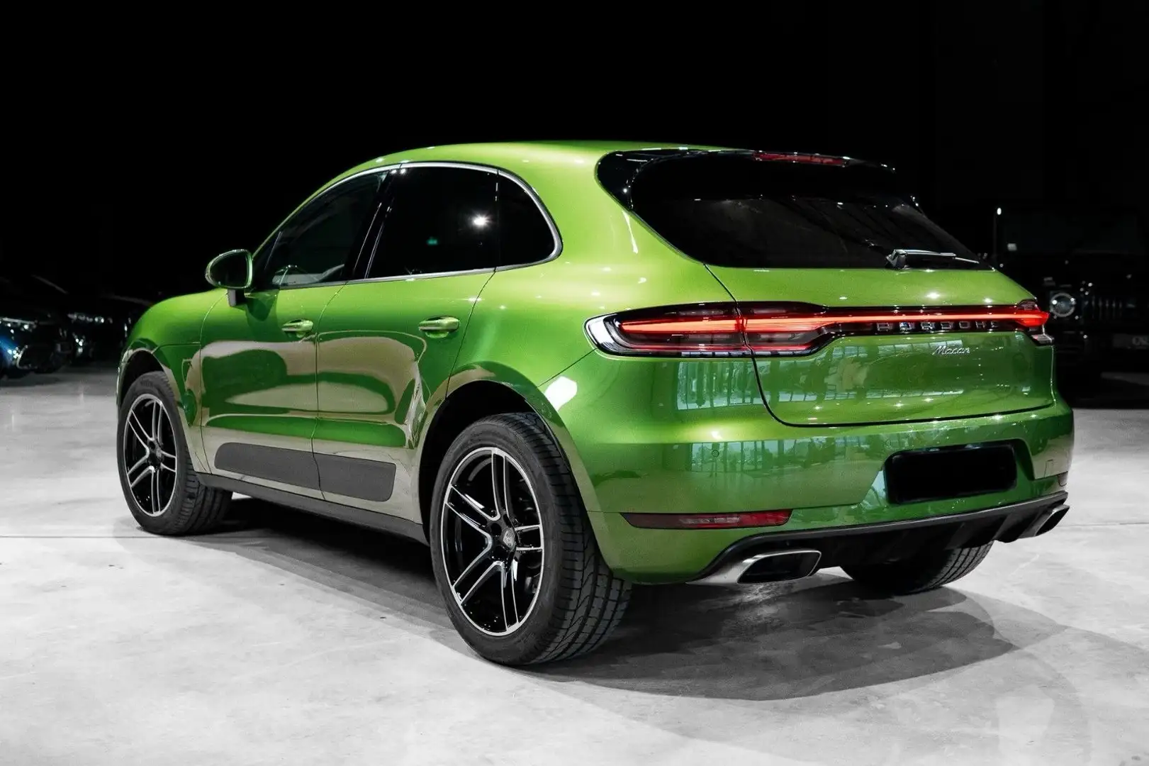 Porsche Macan 2.0 245cv pdk Зелений - 2