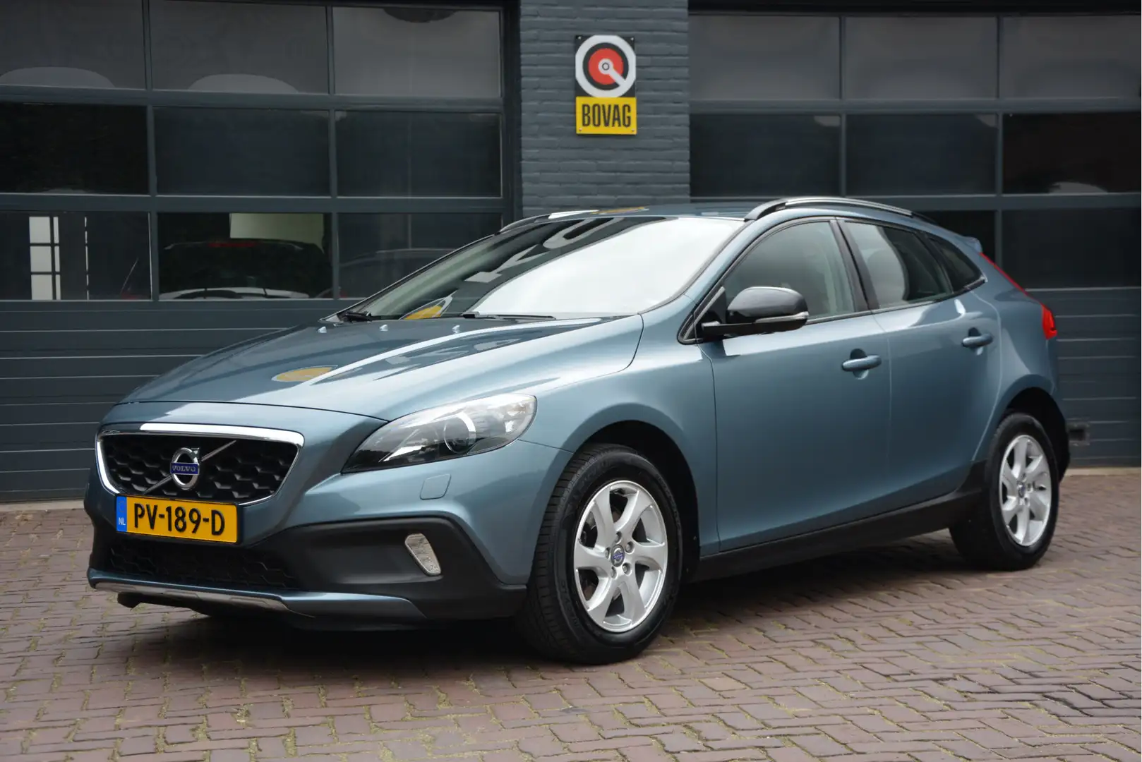 Volvo V40 Cross Country 1.6 T4 Momentum Automaat Blauw - 2