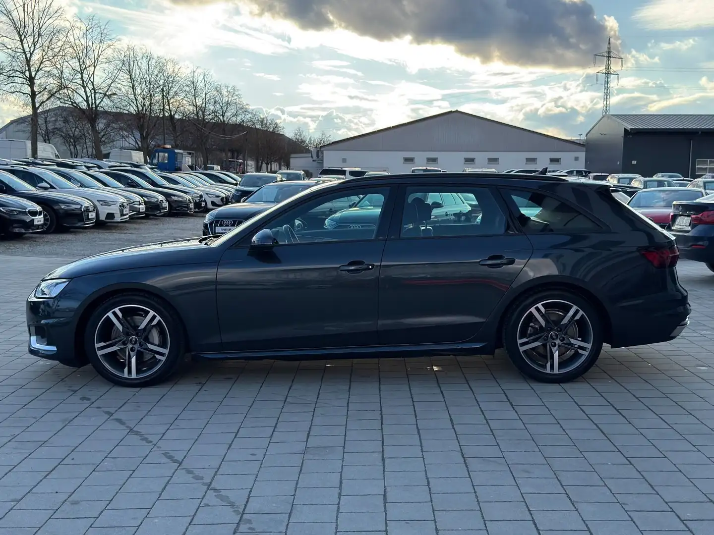 Audi A4 Av.40 TDI advanced S-Tr. Matrix Navi Pano 18° Grijs - 2