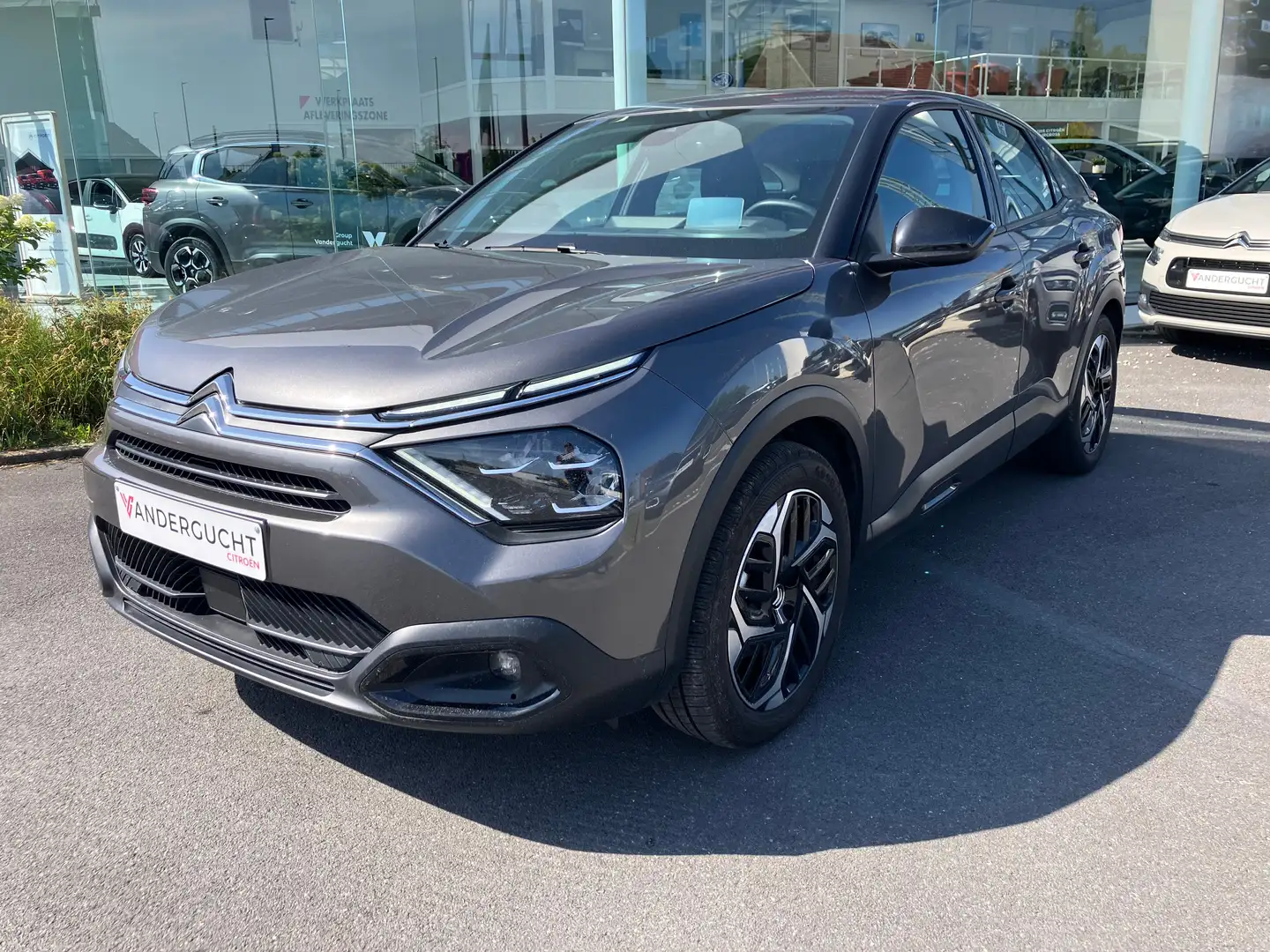Citroen C4 C4 12PureTech 130 EAT8 Shine Automaat Gris - 1