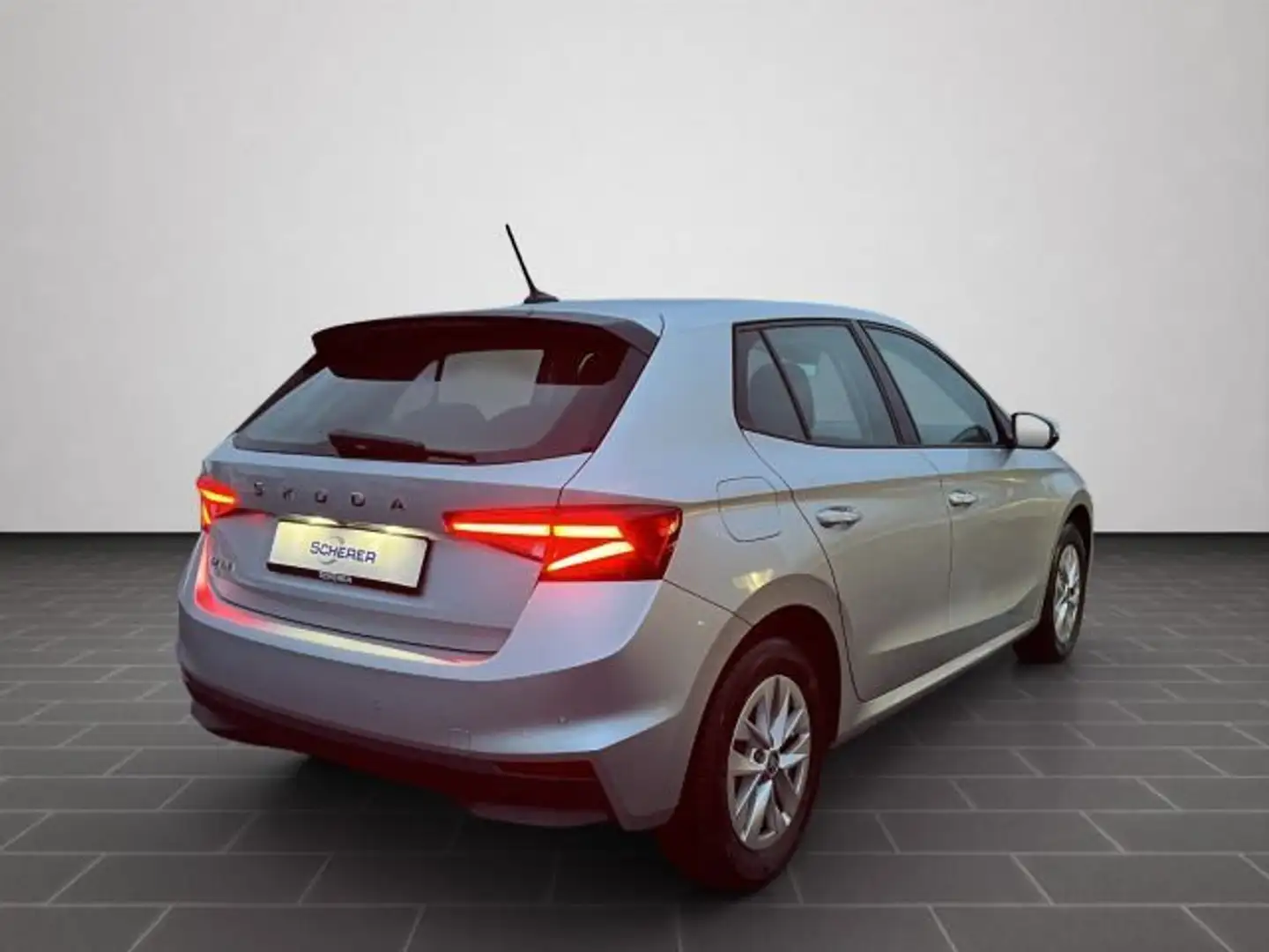 Skoda Fabia Selection 1.0 TSI DSG CARPLAY KAM SHZ pACC Silber - 2