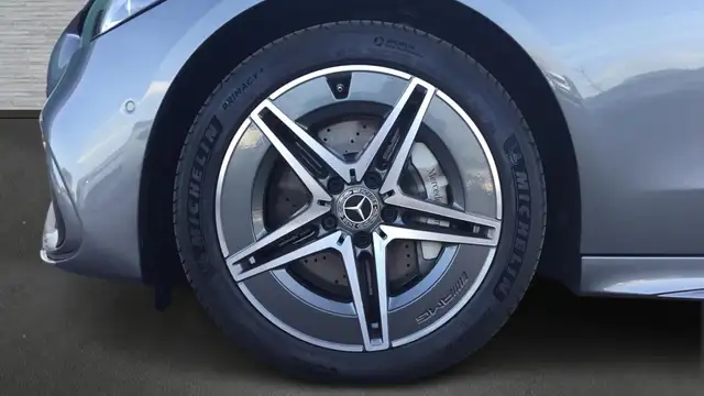 Mercedes-Benz C-Class view 5