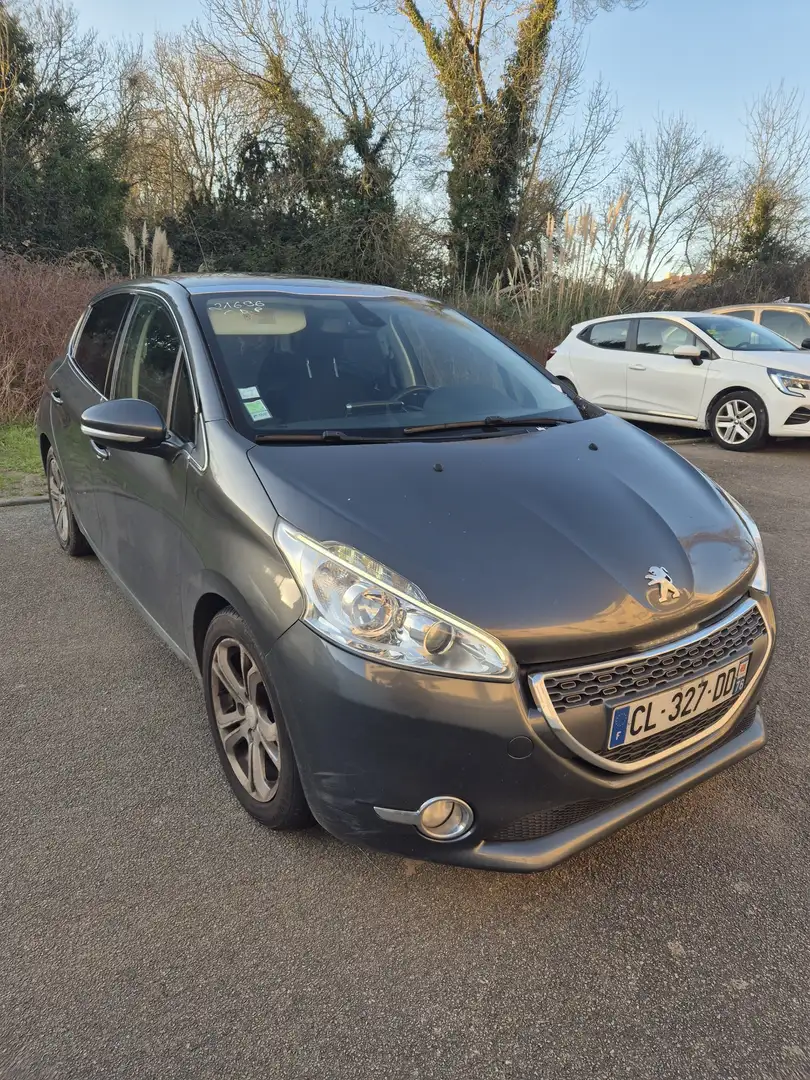 Peugeot 208 1.6 e-HDi 92ch FAP BVM5 Féline - 1