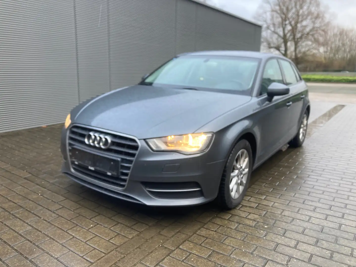 Audi A3 1.2 TFSI Ambition Gris - 2
