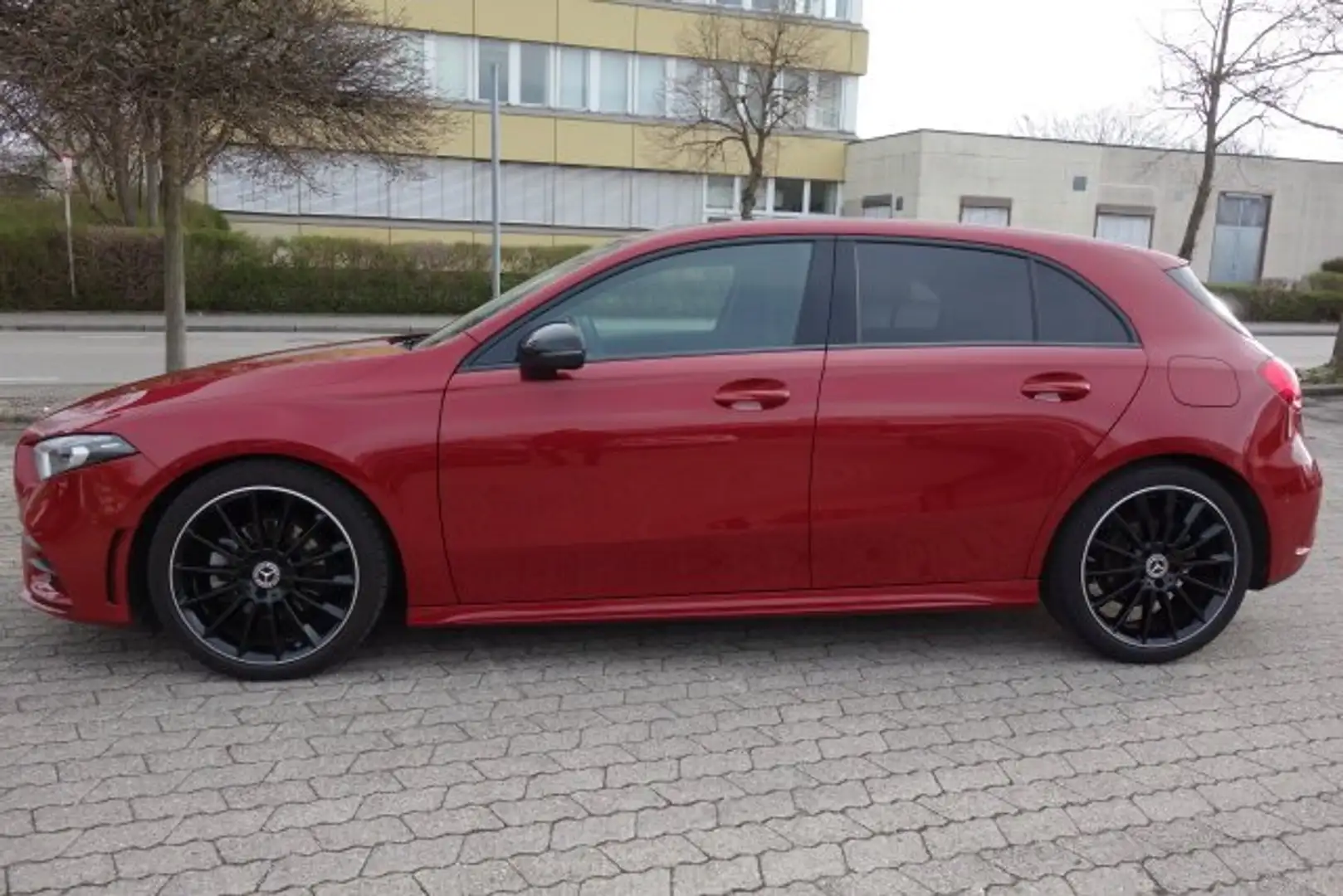 Mercedes-Benz A 200 A 200 AMG LINE LED NIGHT MBUX 19 ZOLL SHZ WIDE Rojo - 2