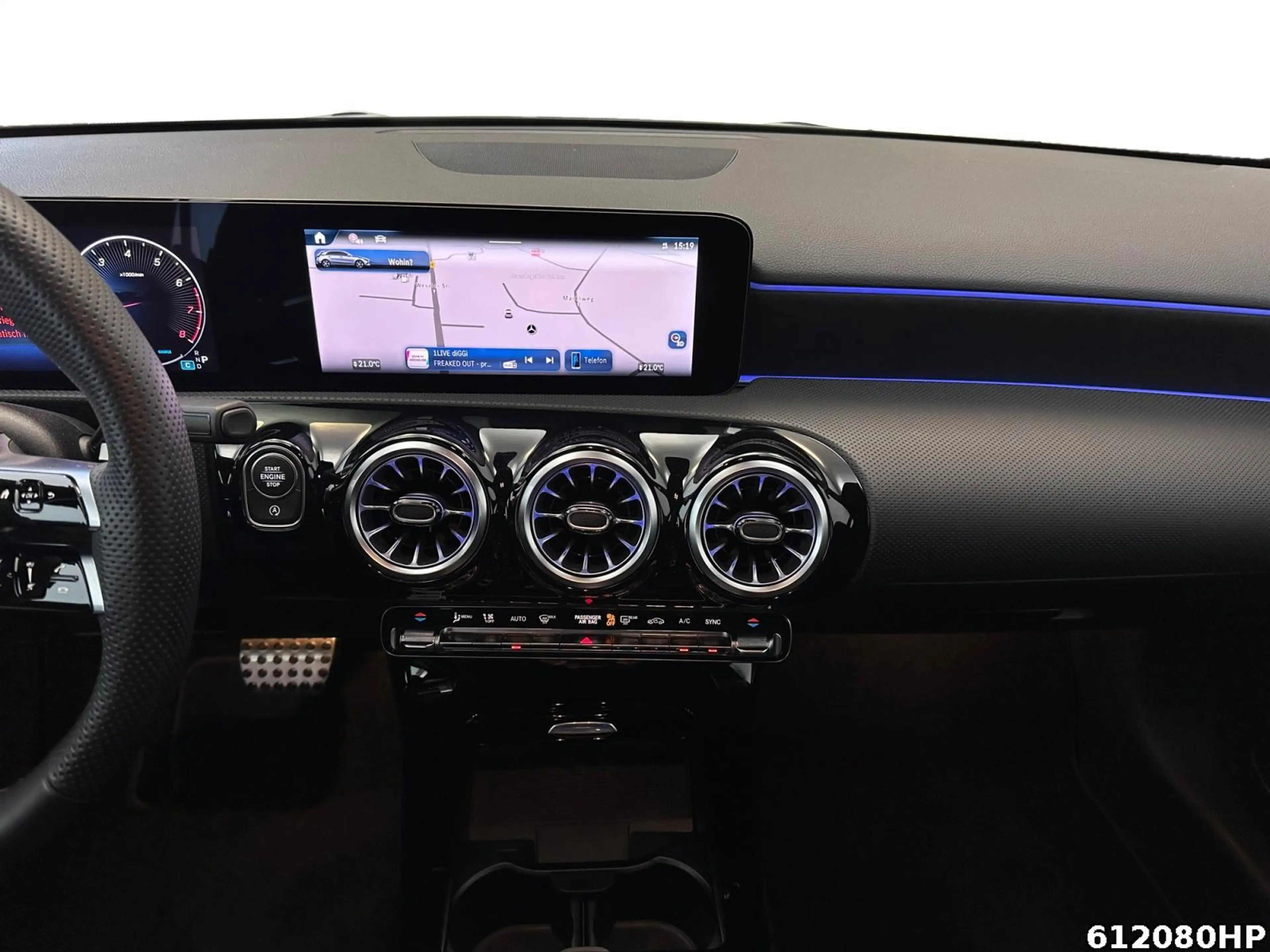 Mercedes-Benz A 200 AMG AHK Keyless Distronic Kamera Ambiente — photo 14