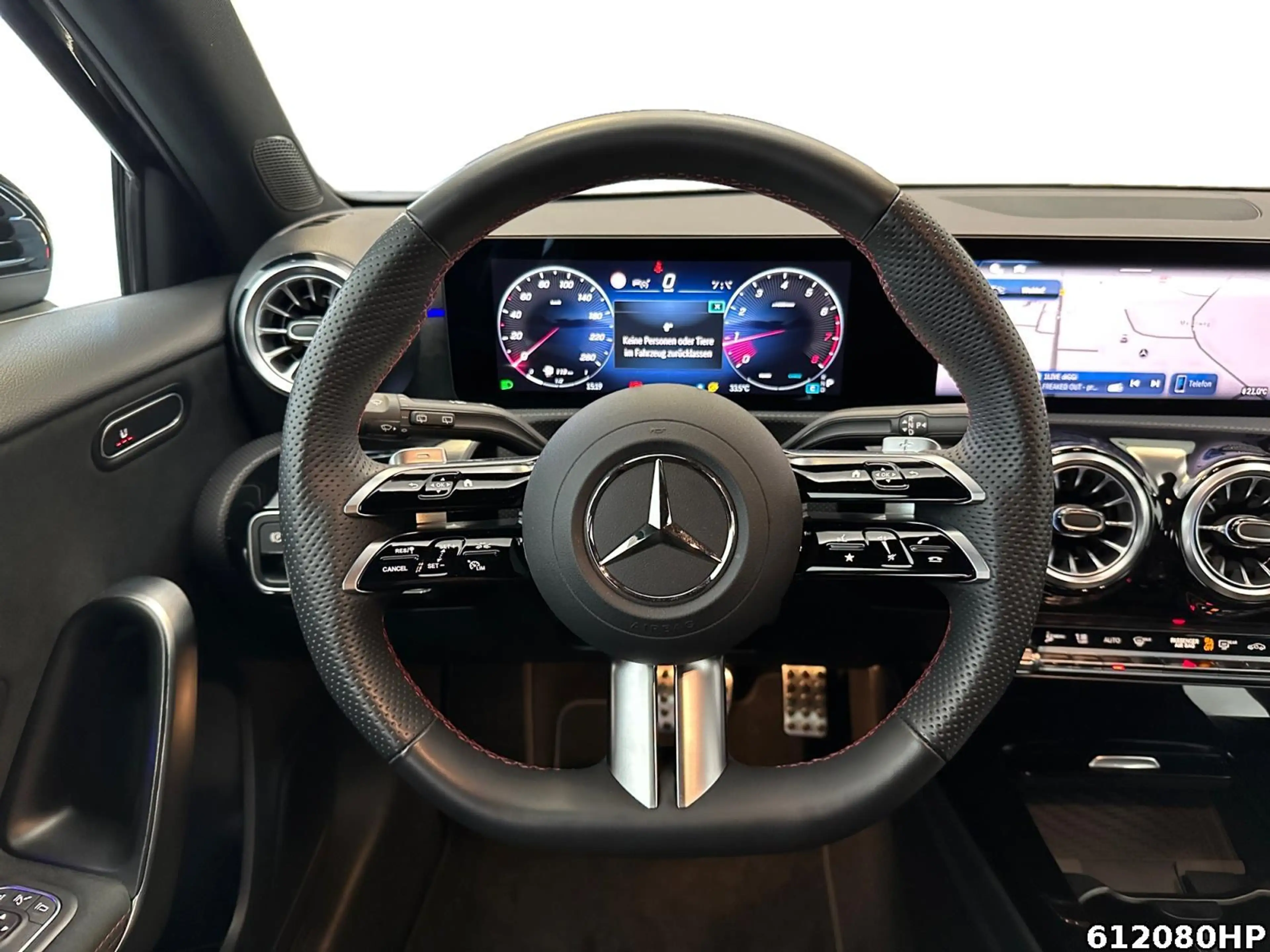 Mercedes-Benz A 200 AMG AHK Keyless Distronic Kamera Ambiente — photo 13