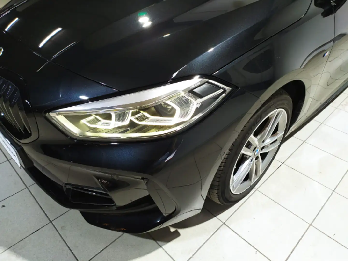 BMW 118 118dA Business Schwarz - 2