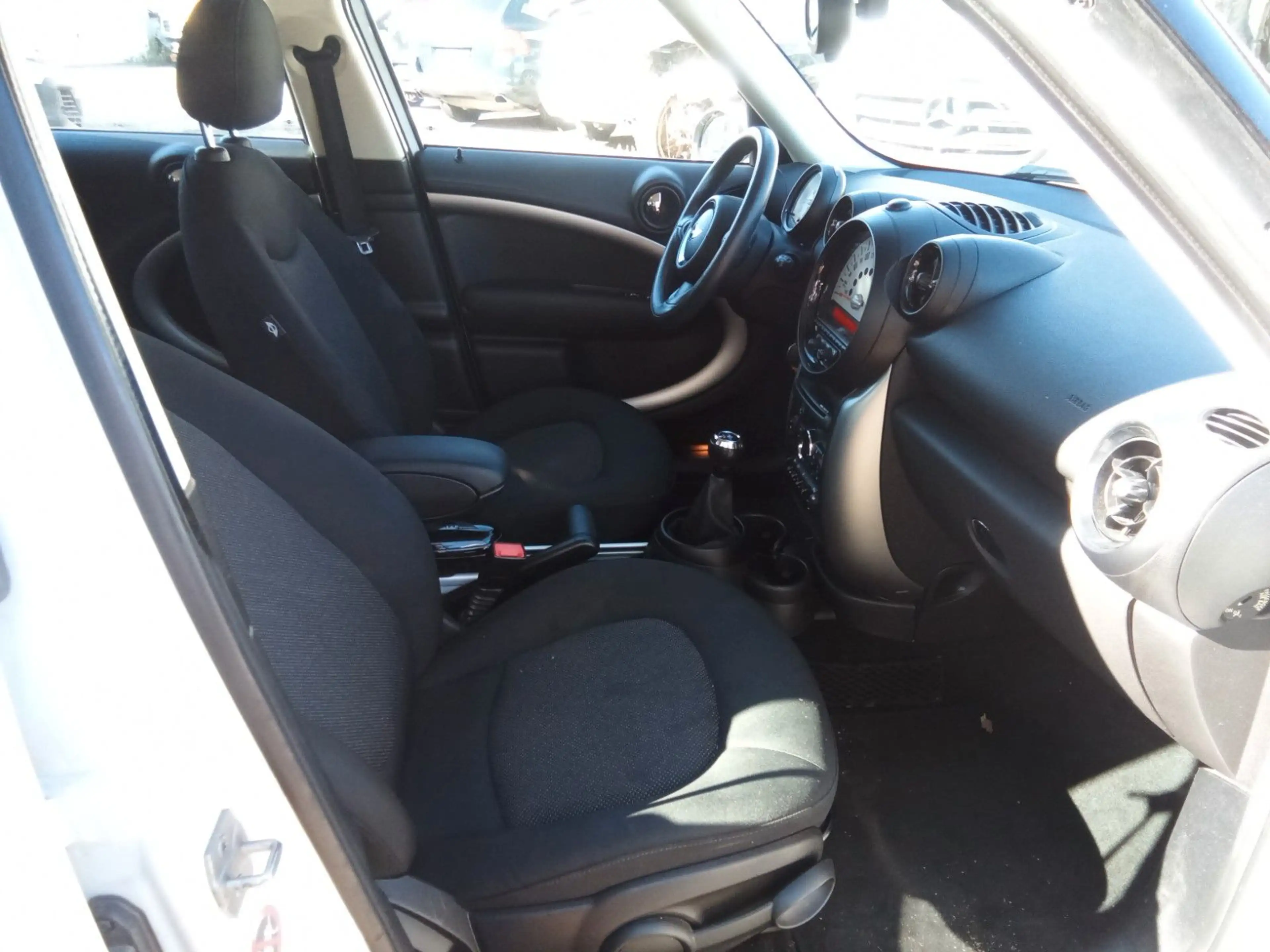MINI One Countryman One D — photo 12