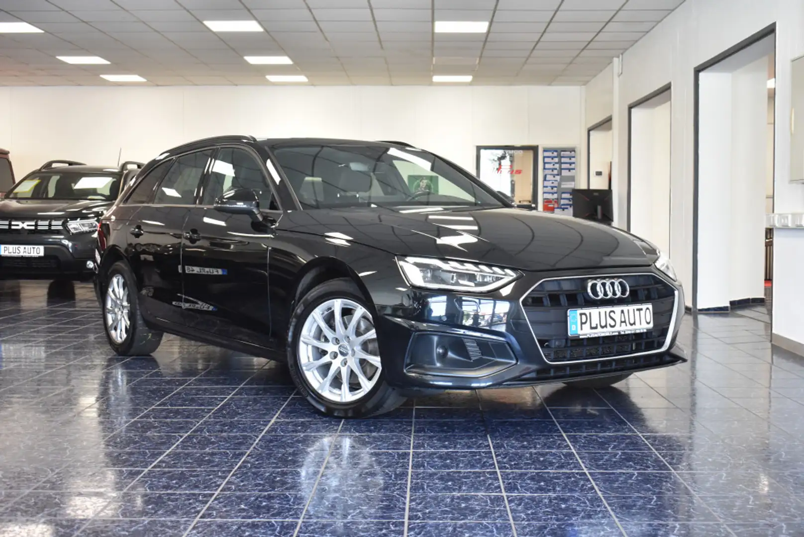 Audi A4 30 TDI S-Line Aut Navi Matrix Teilleder Kamer Zwart - 2