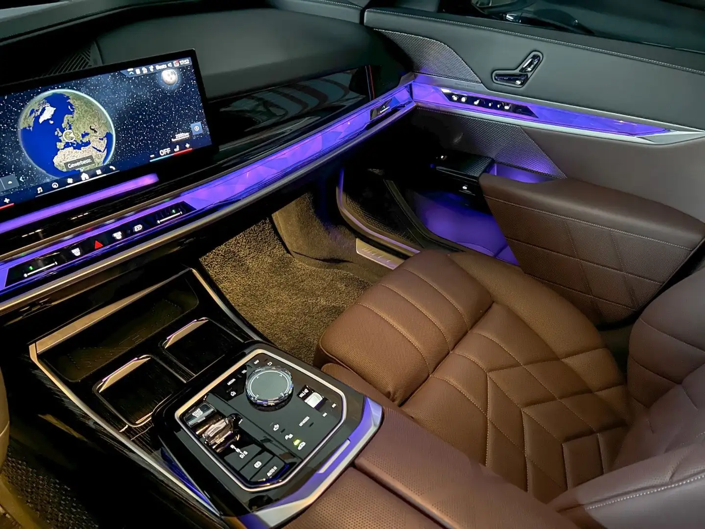 BMW 750 e Lim xDrive M Sport*Integral*Pano Sky*Lounge Negru - 1