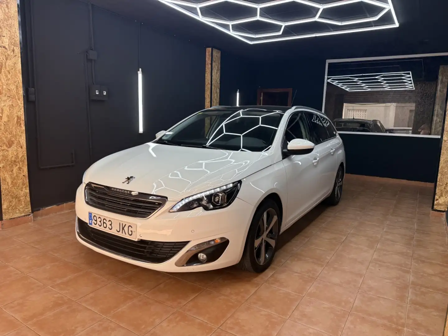 Peugeot 308 Familiar Automático de 5 Puertas Blanco - 1