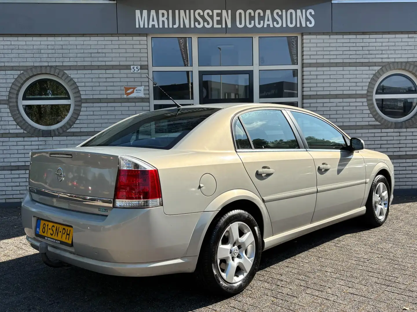 Opel Vectra 1.8-16V Comfort |AIRCO,CRUISE,CARPLAY| Grijs - 2