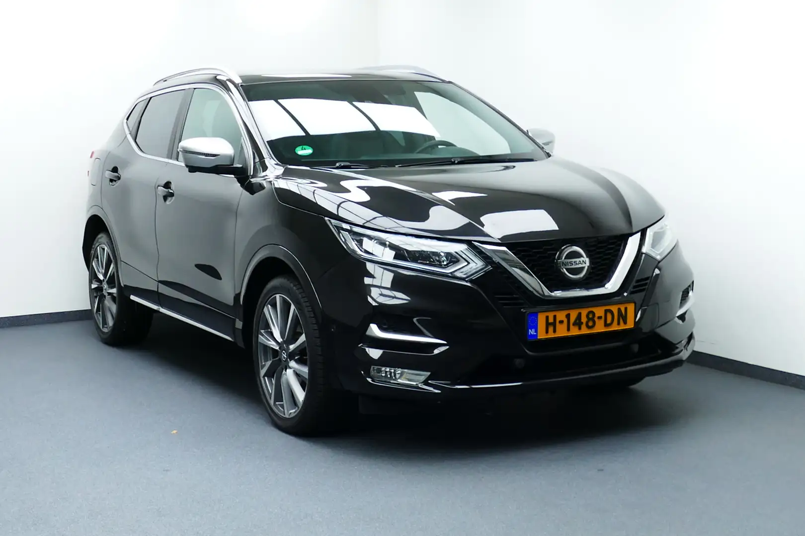 Nissan Qashqai 1.3 DIG-T Tekna + Adaptief Cruise, Panodak, 360 Ca crna - 1