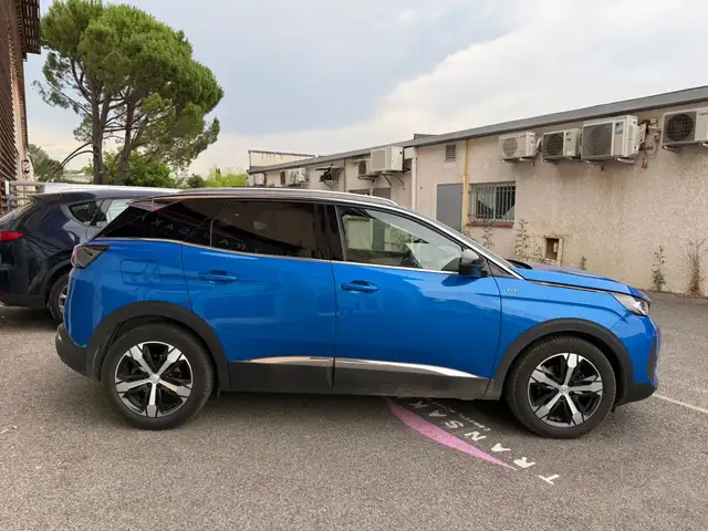 Peugeot 3008 view 4