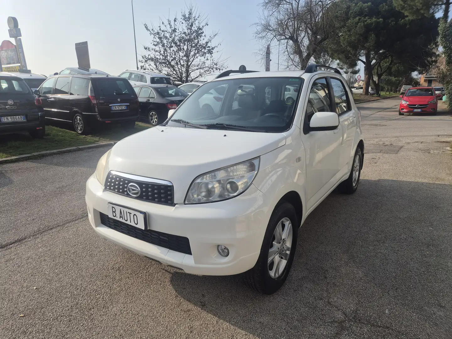 Daihatsu Terios Terios 2010 1.5 Sho gpl 4x4 Weiß - 2