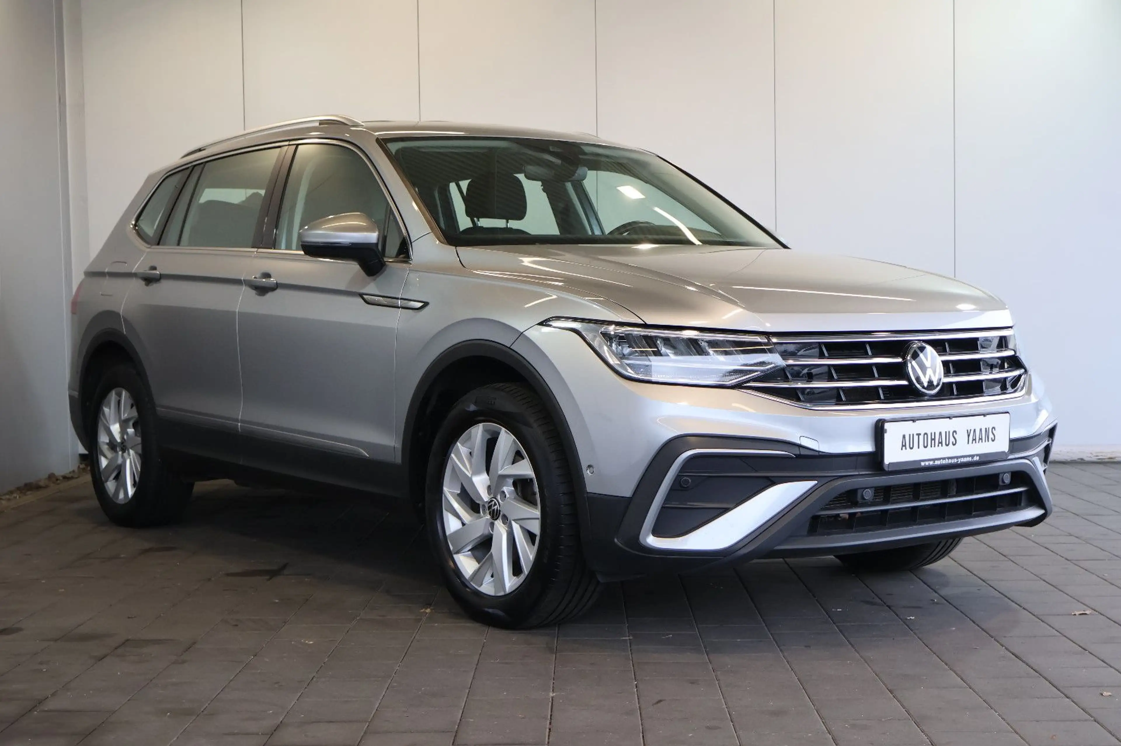 Volkswagen Tiguan Allspace 2.0 TDI Life HUD+AID+ACC+LED+AHK — photo 3