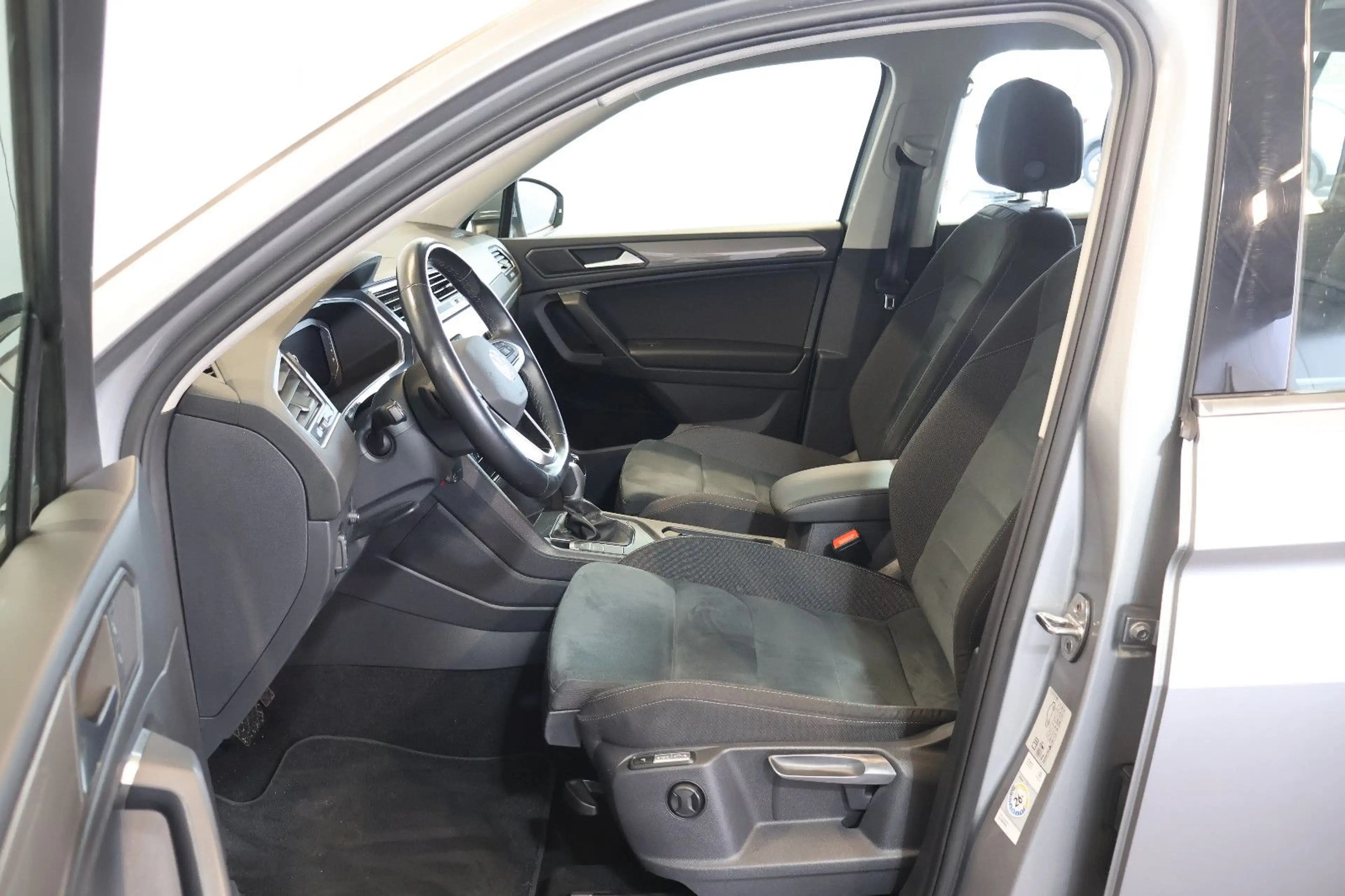Volkswagen Tiguan Allspace 2.0 TDI Life HUD+AID+ACC+LED+AHK — photo 11