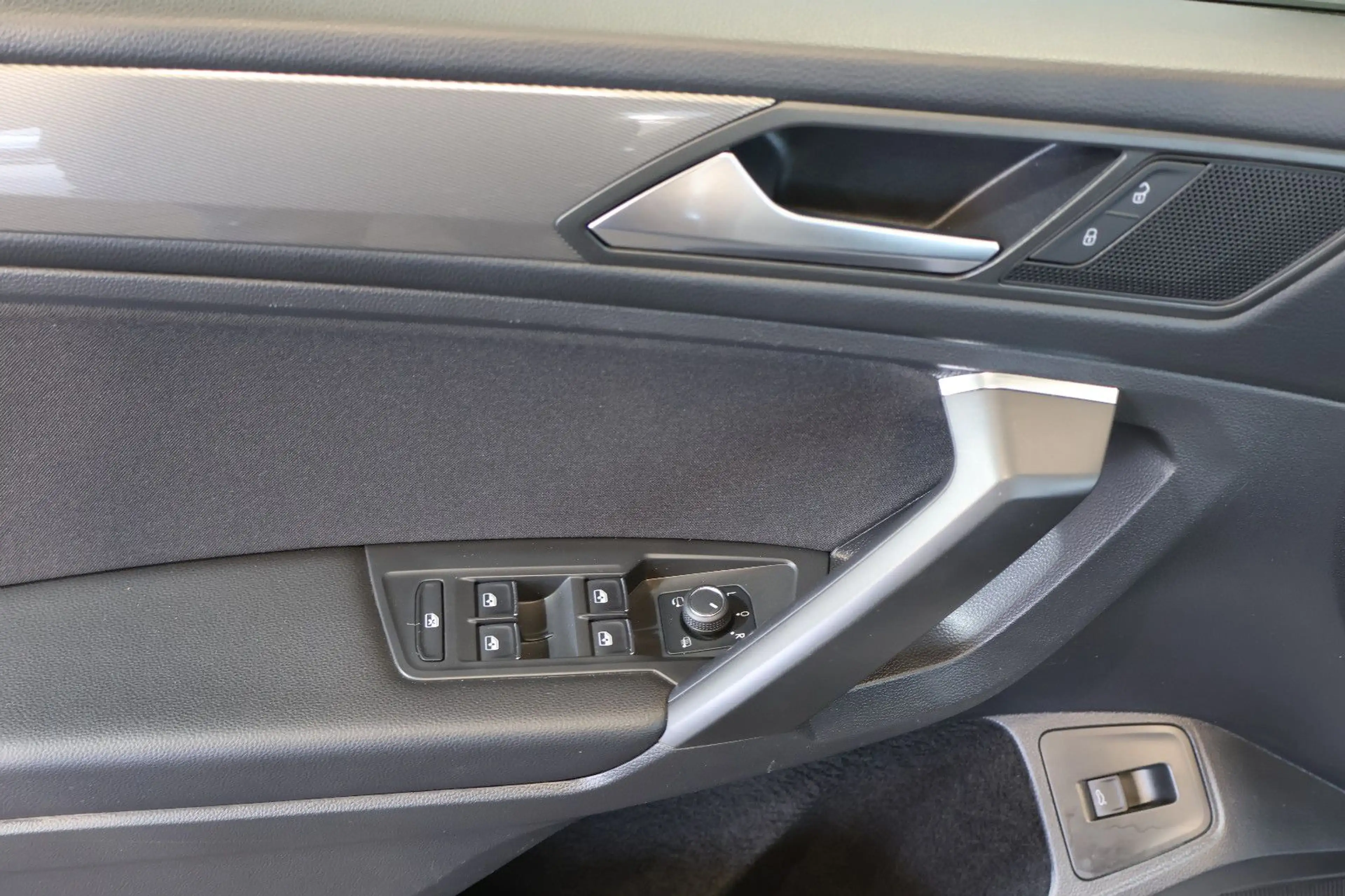 Volkswagen Tiguan Allspace 2.0 TDI Life HUD+AID+ACC+LED+AHK — photo 13