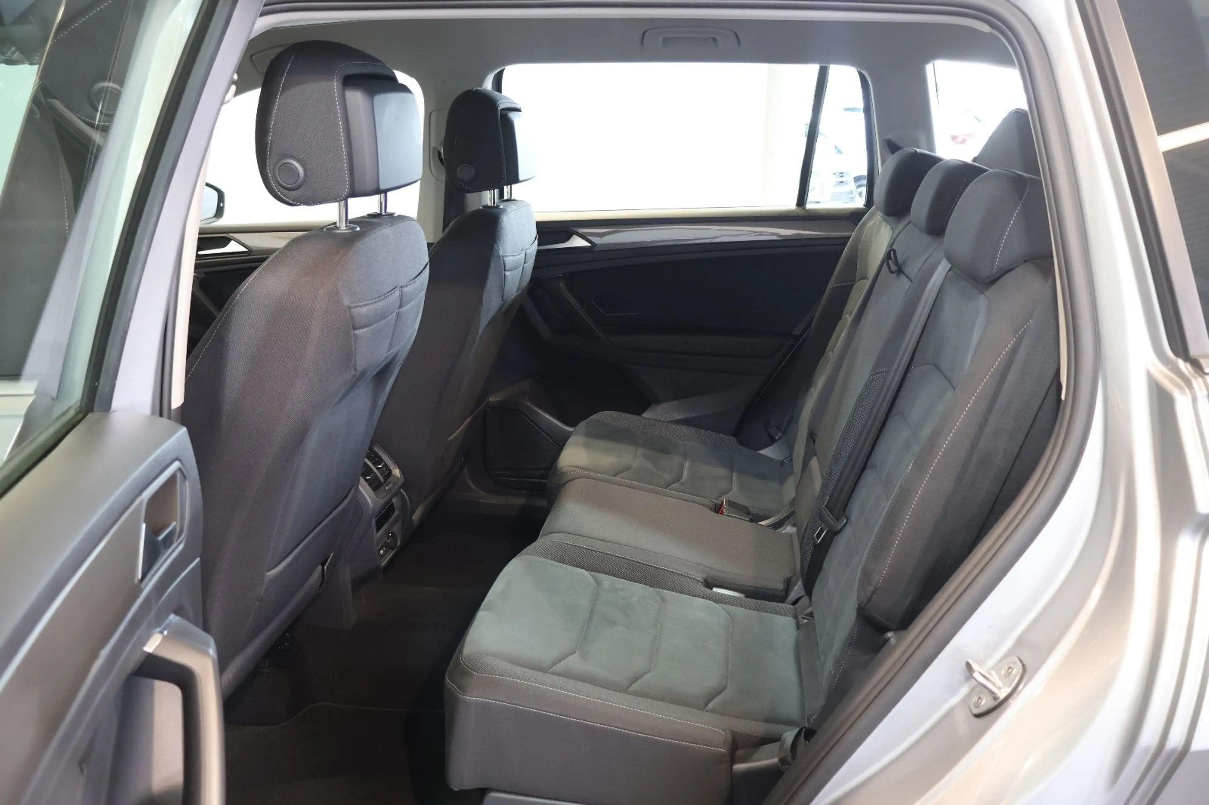Volkswagen Tiguan Allspace 2.0 TDI Life HUD+AID+ACC+LED+AHK — photo 14