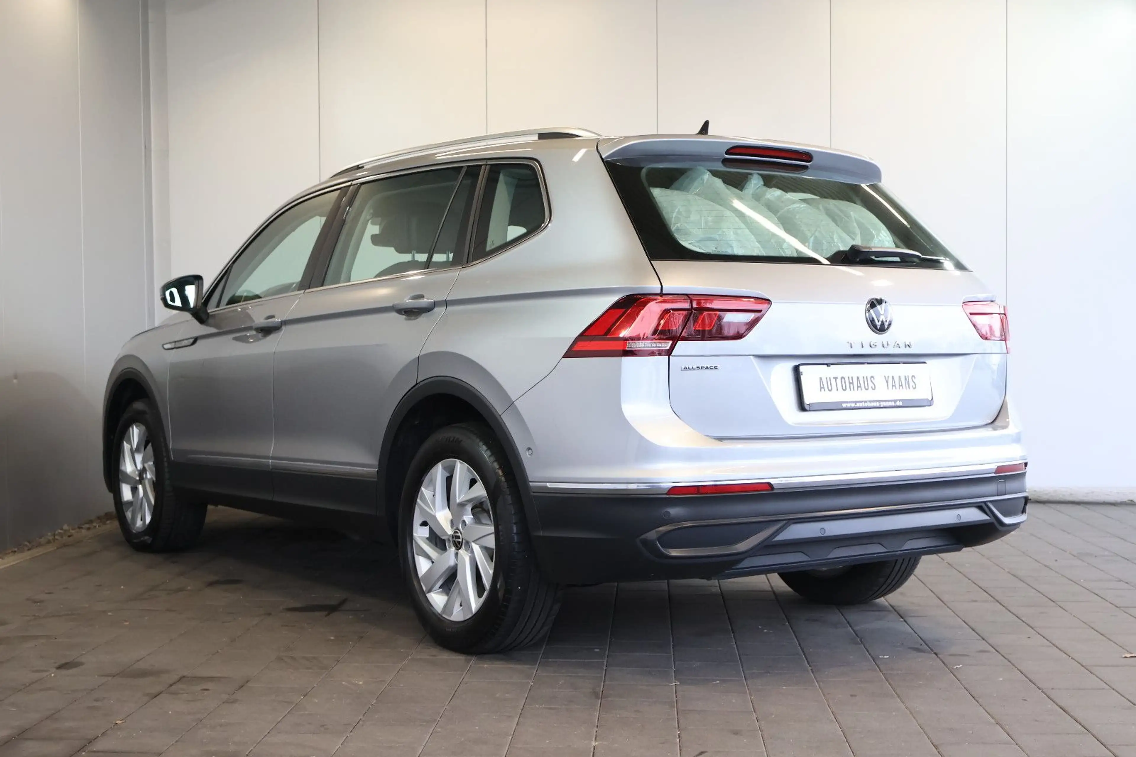 Volkswagen Tiguan Allspace 2.0 TDI Life HUD+AID+ACC+LED+AHK — photo 6