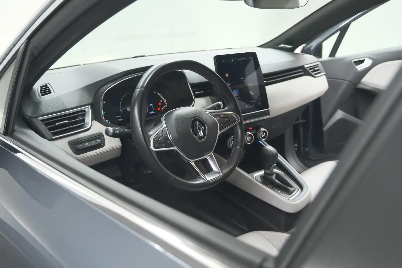 Renault Clio 1.6 E-Tech Hybrid 140 Initiale Paris | Trekhaak | Grijs - 2