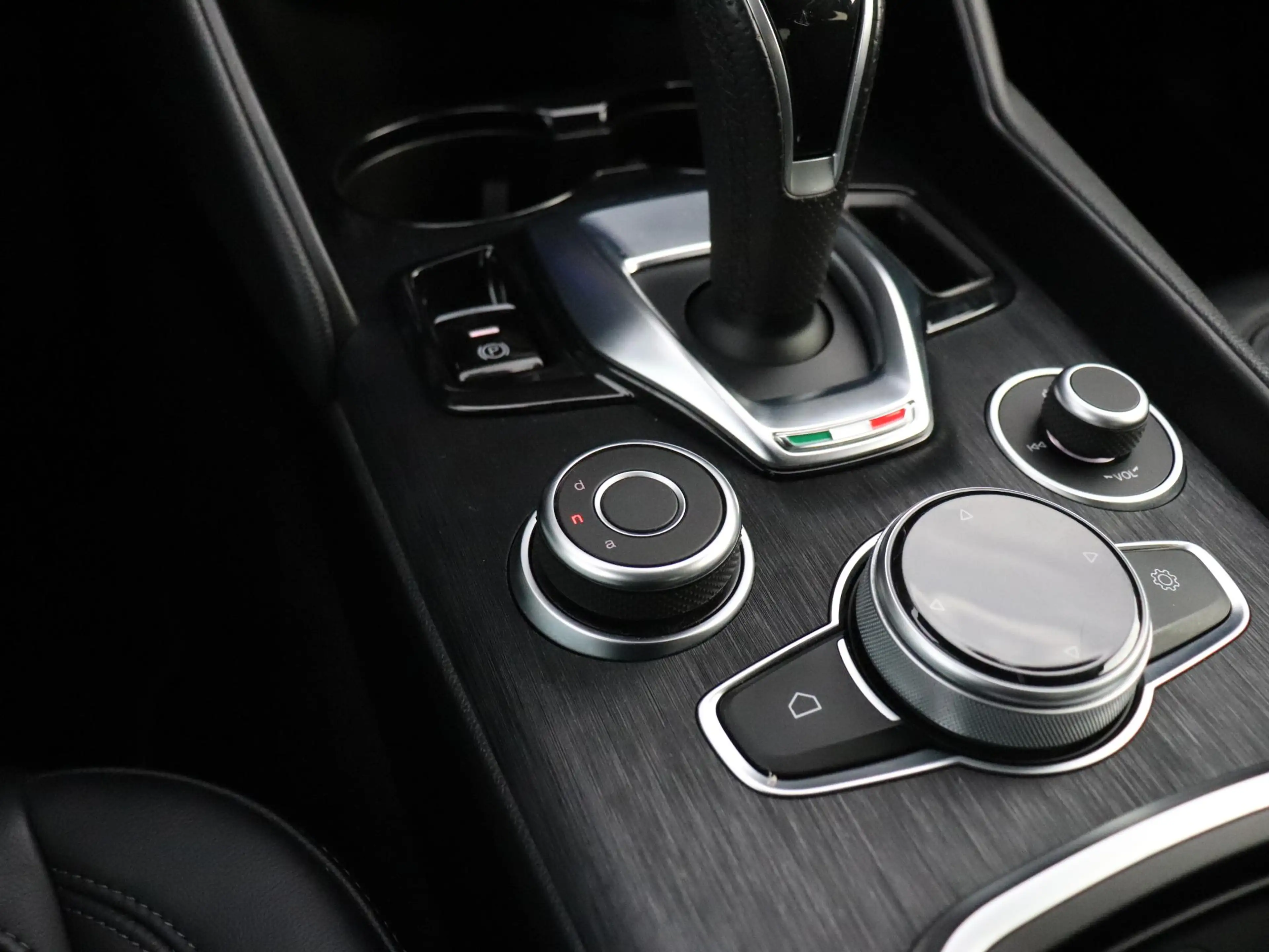Alfa Romeo Giulia 2.2 LEER | NAVI |  CRUISE | CAMERA | — photo 17