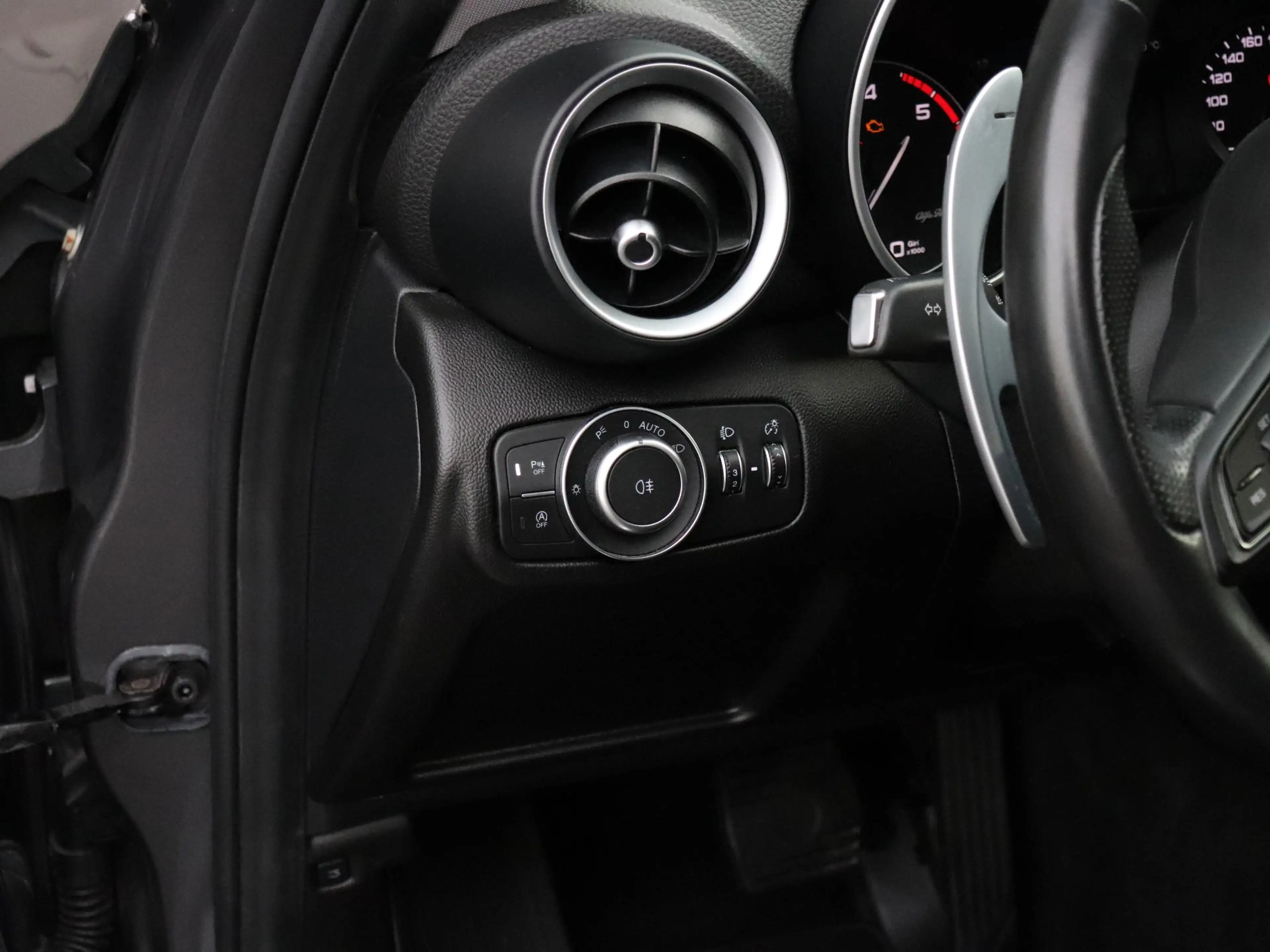 Alfa Romeo Giulia 2.2 LEER | NAVI |  CRUISE | CAMERA | — photo 23