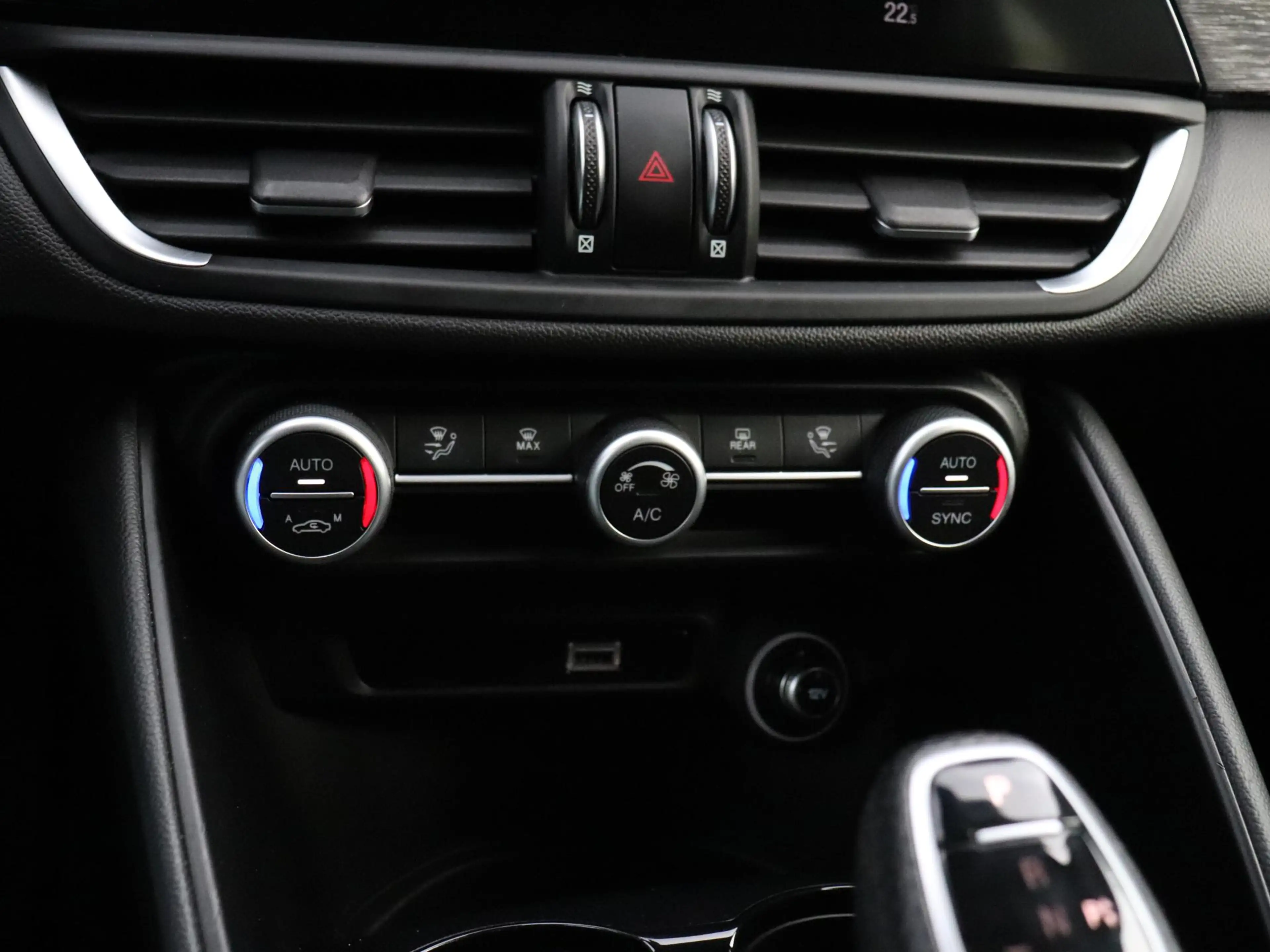Alfa Romeo Giulia 2.2 LEER | NAVI |  CRUISE | CAMERA | — photo 15