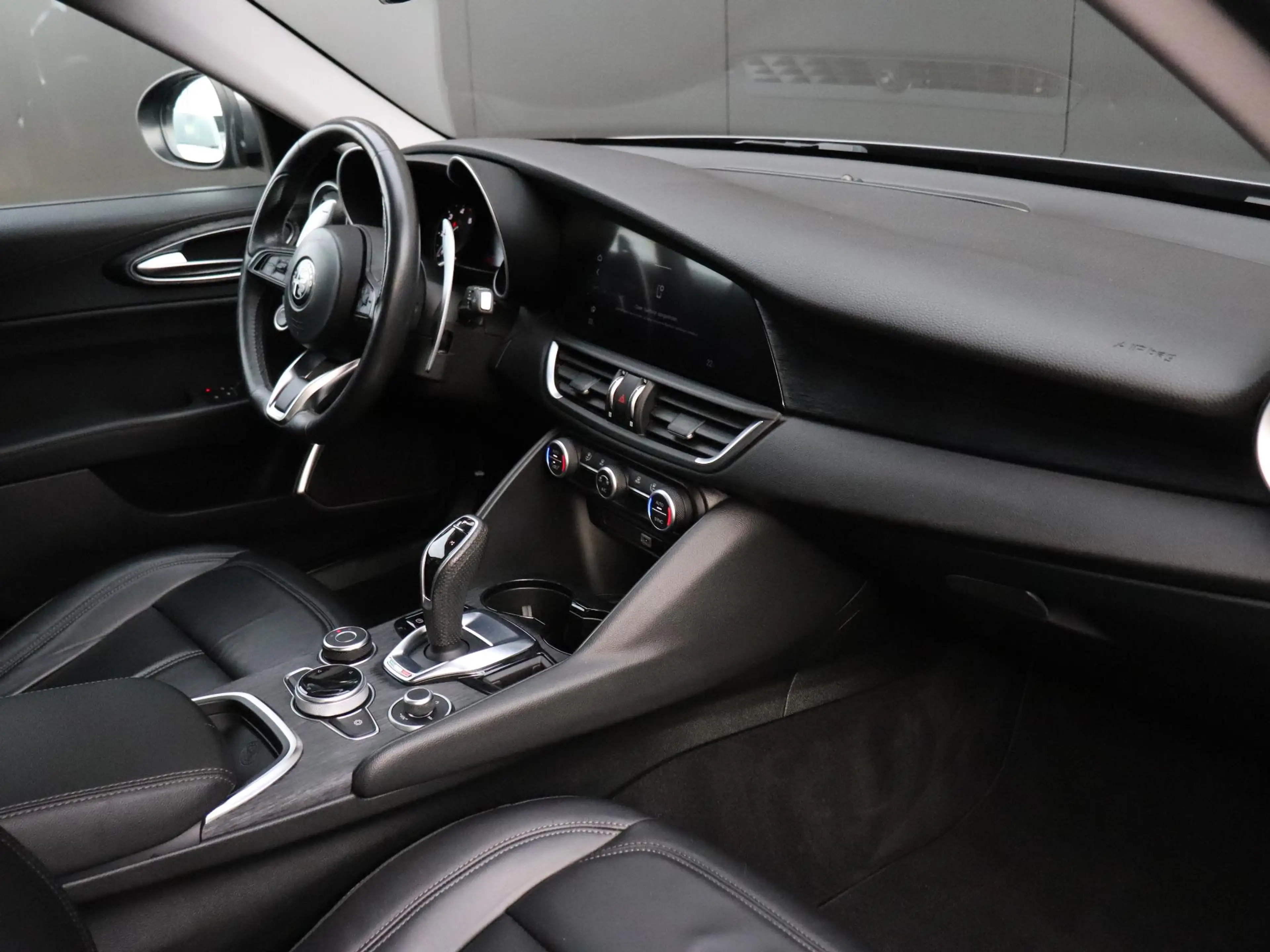 Alfa Romeo Giulia 2.2 LEER | NAVI |  CRUISE | CAMERA | — photo 21