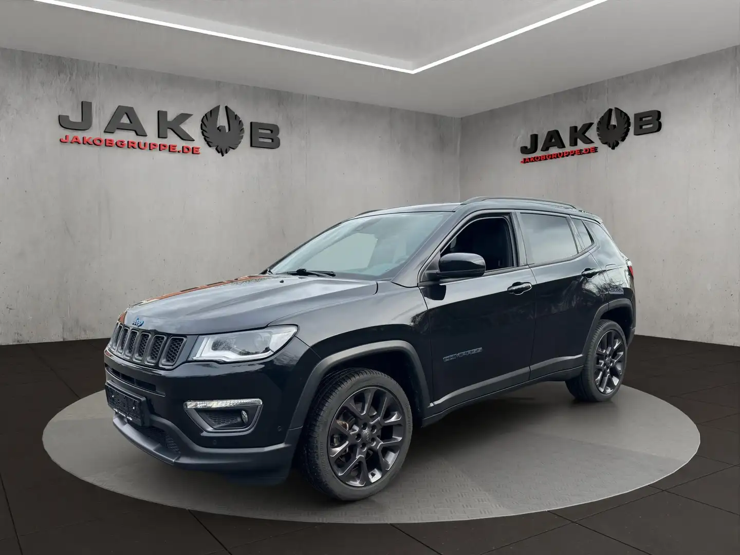 Jeep Compass 1.3 Plug-In Hybrid S 4WD*240PS*Pano* 176 kW (23... Чёрный - 1
