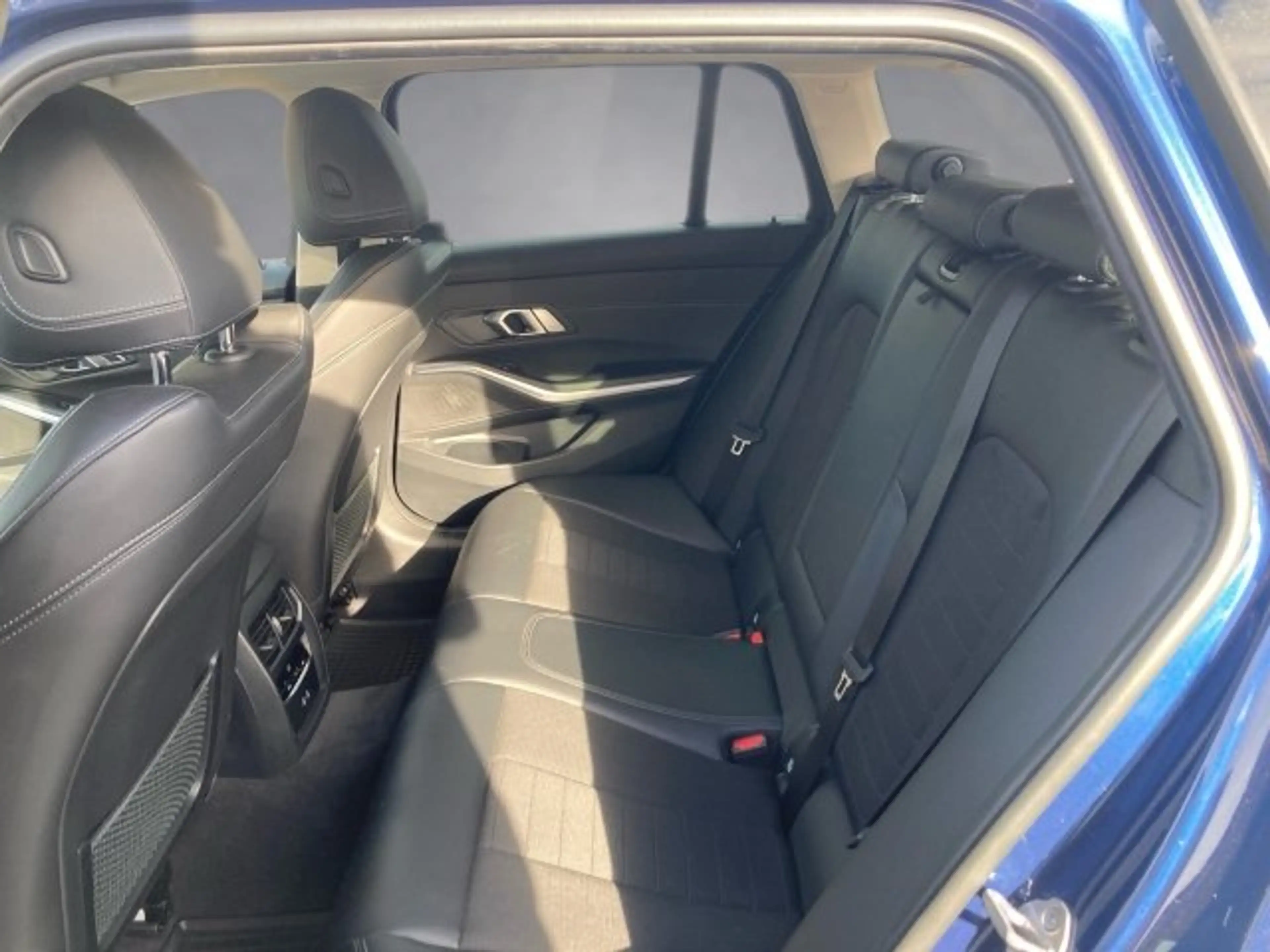 BMW 320 e PHEV xDrive Tou — photo 10