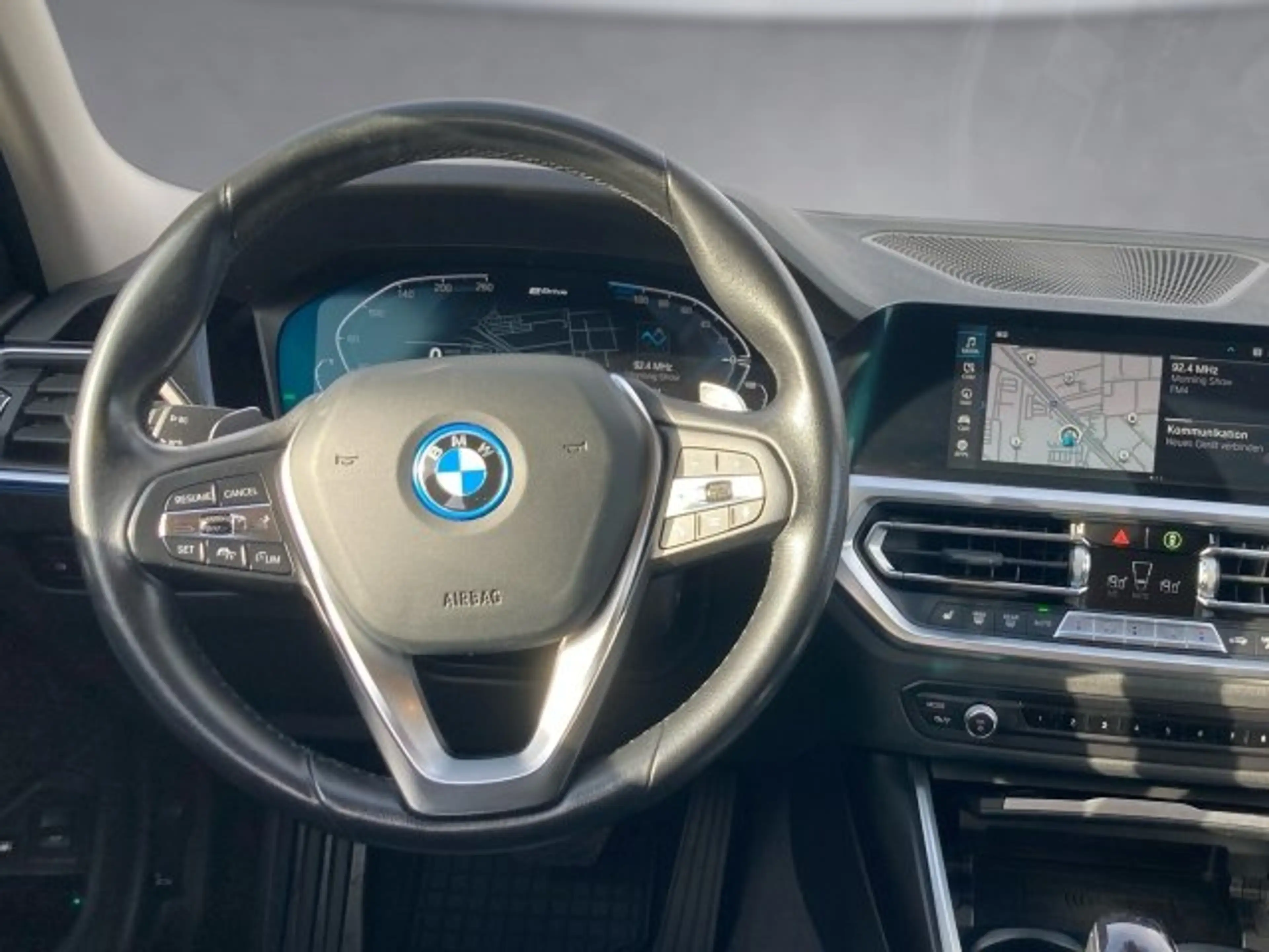 BMW 320 e PHEV xDrive Tou — photo 8