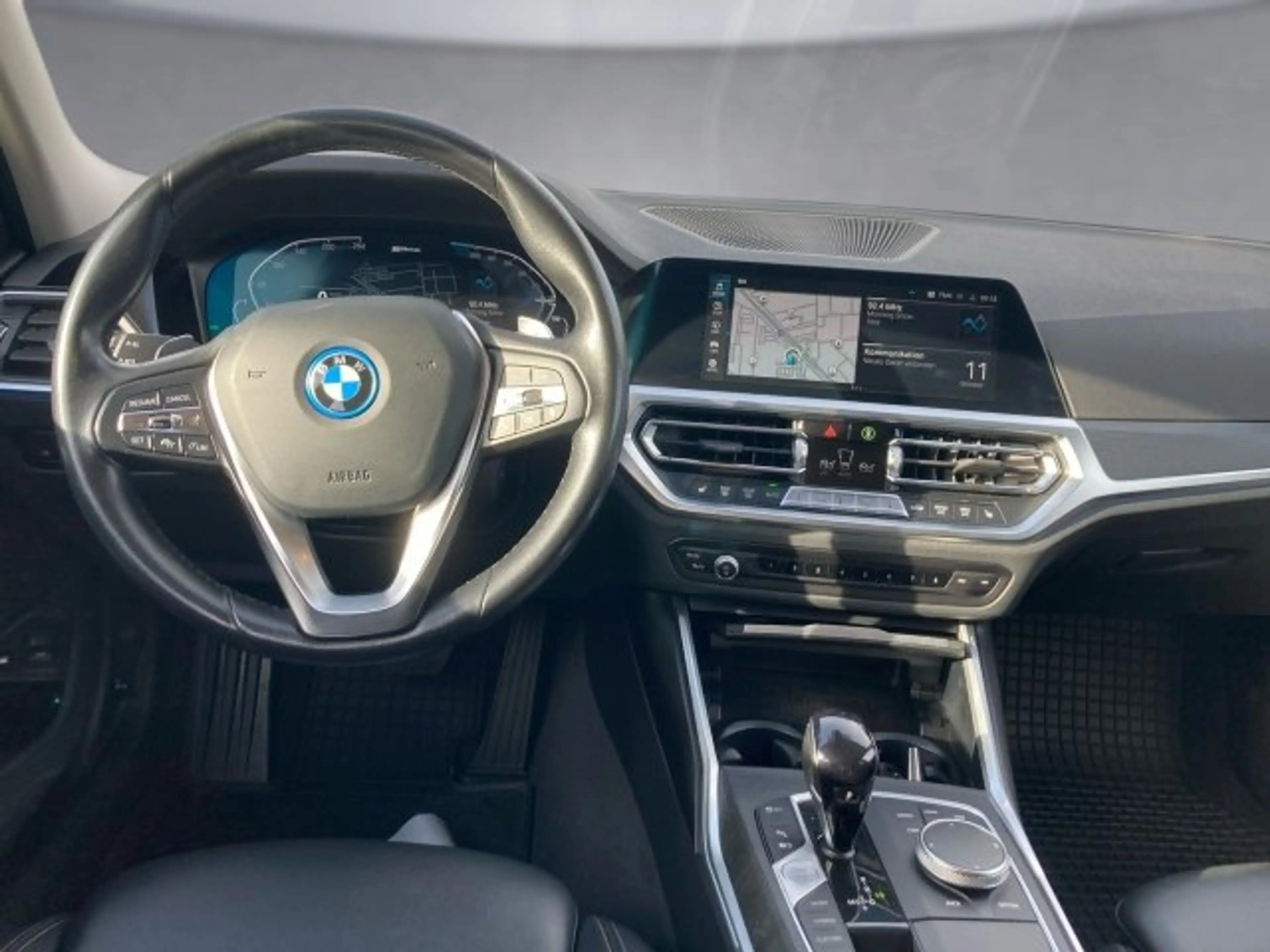BMW 320 e PHEV xDrive Tou — photo 7