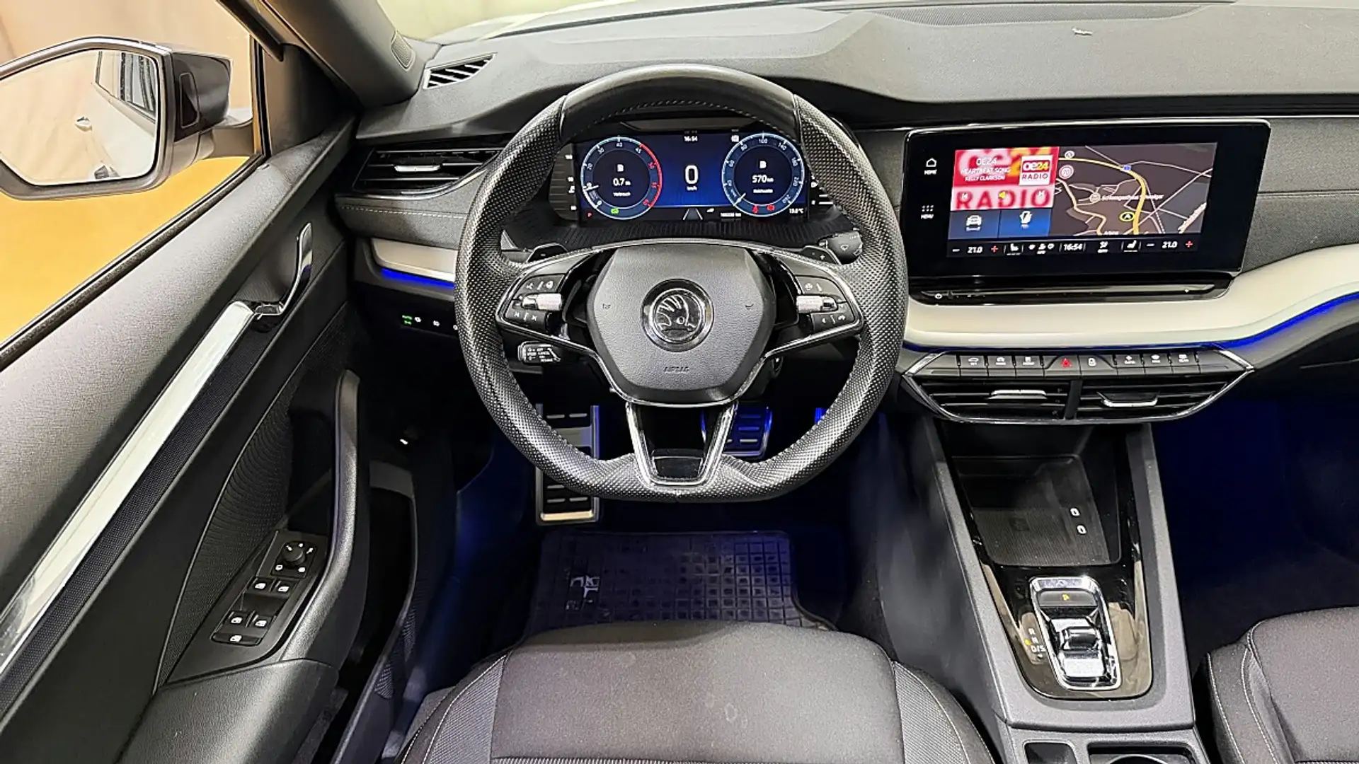 Skoda Octavia Combi 2,0 TDI Style DSG Silber - 2