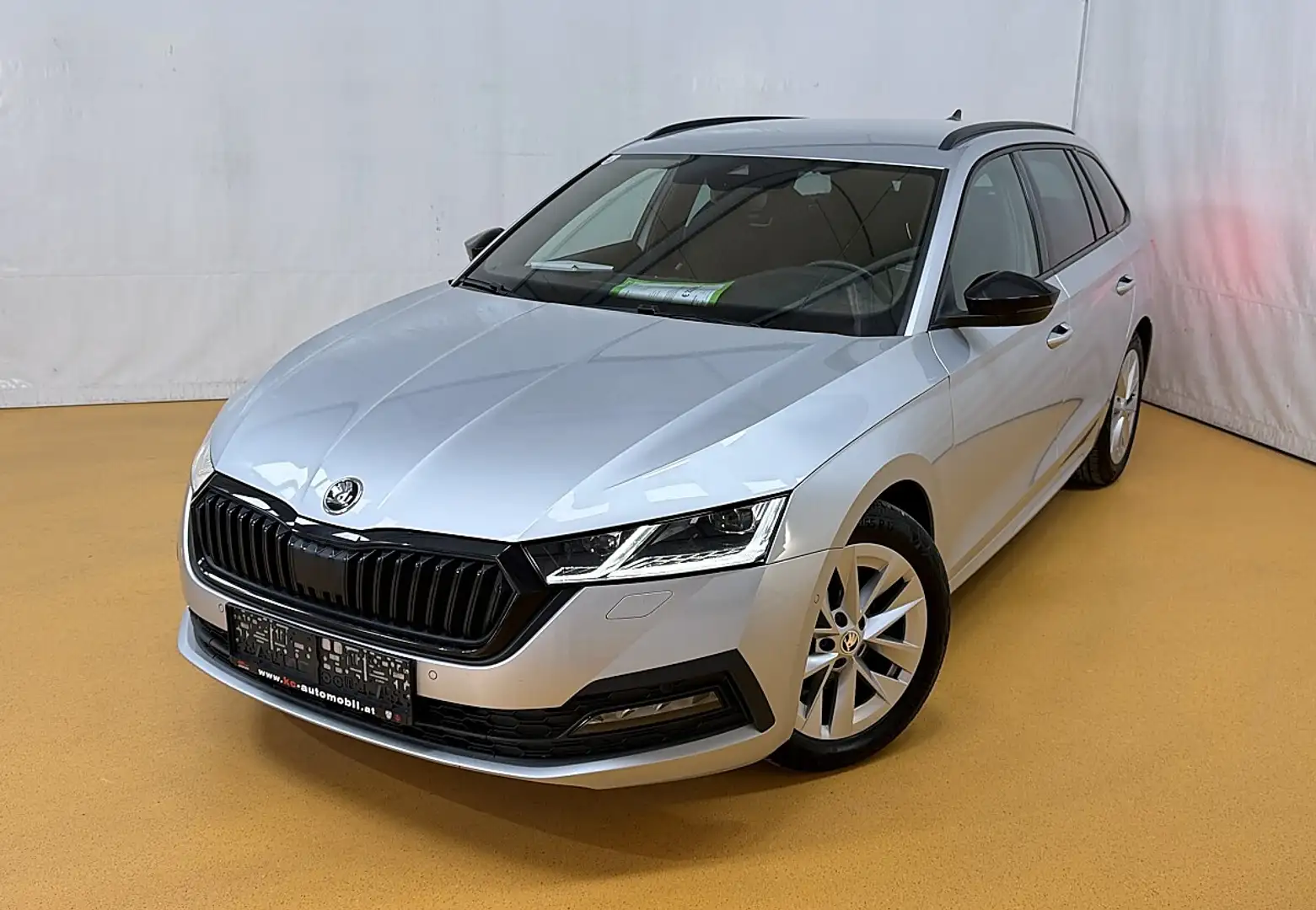Skoda Octavia Combi 2,0 TDI Style DSG Silber - 1