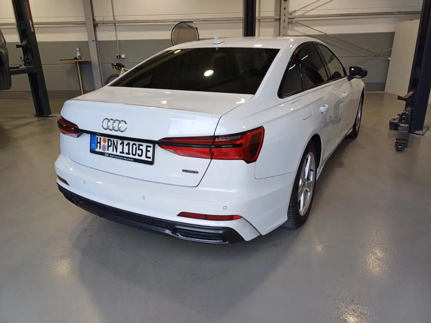 Audi A6 50 TFSIe Design qu. Pano Kamera AHK Weiß - 2