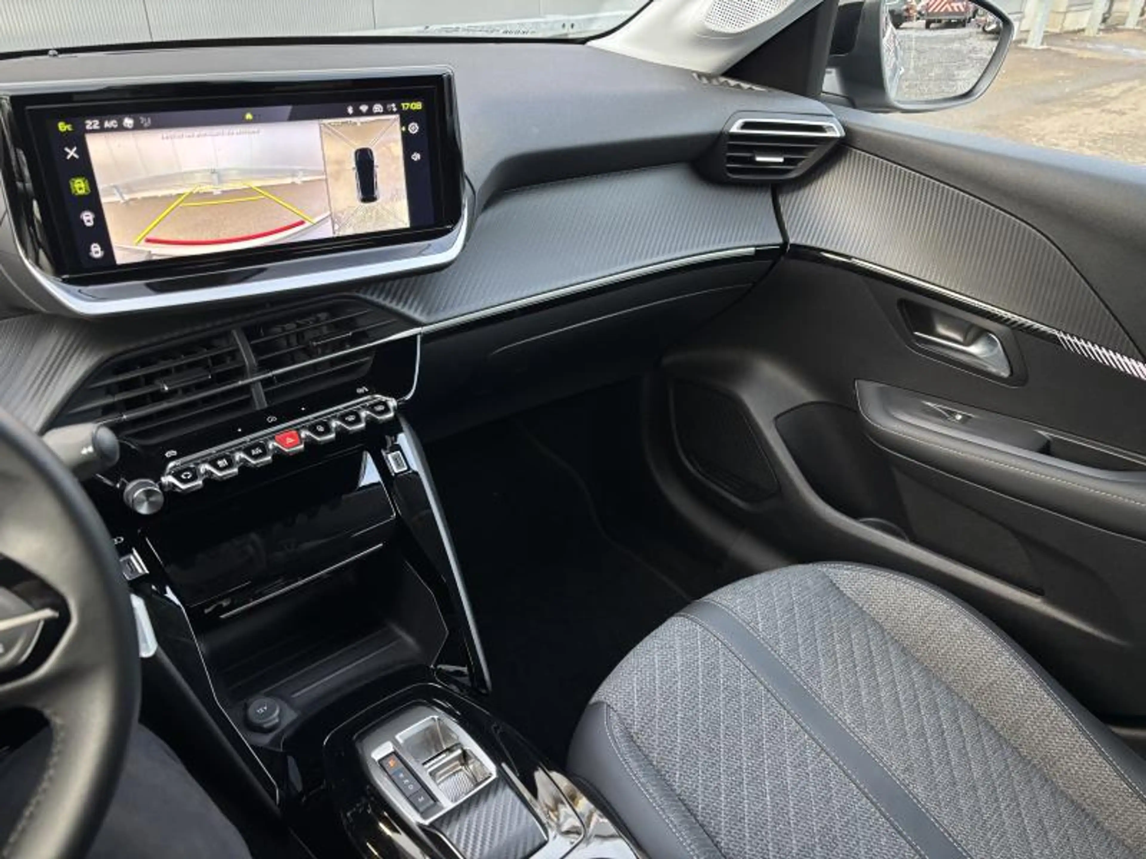 Peugeot 208 ALLURE 1.2 Hybrid 100 e-DCS6 — photo 11